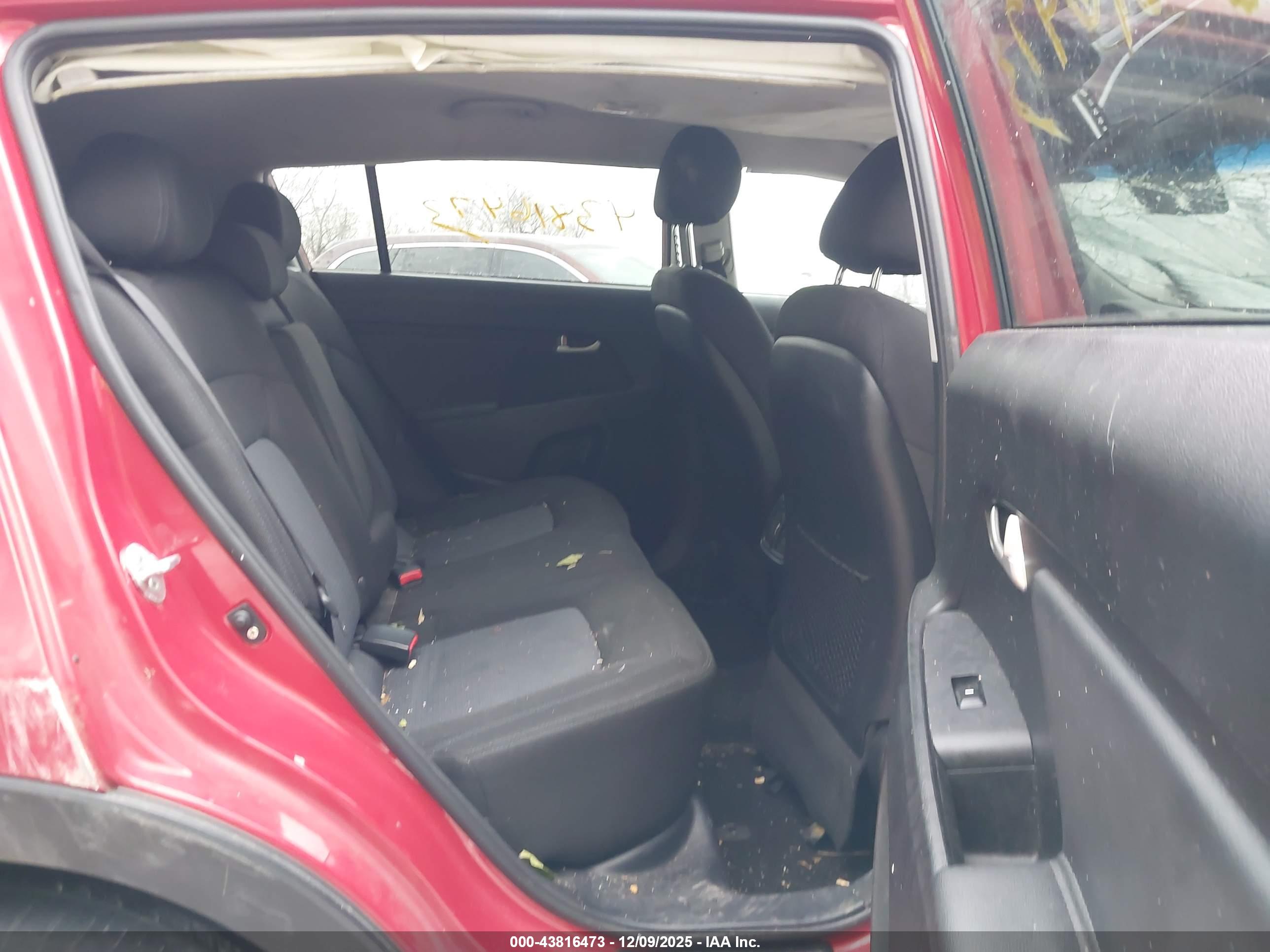 KIA SPORTAGE image 8