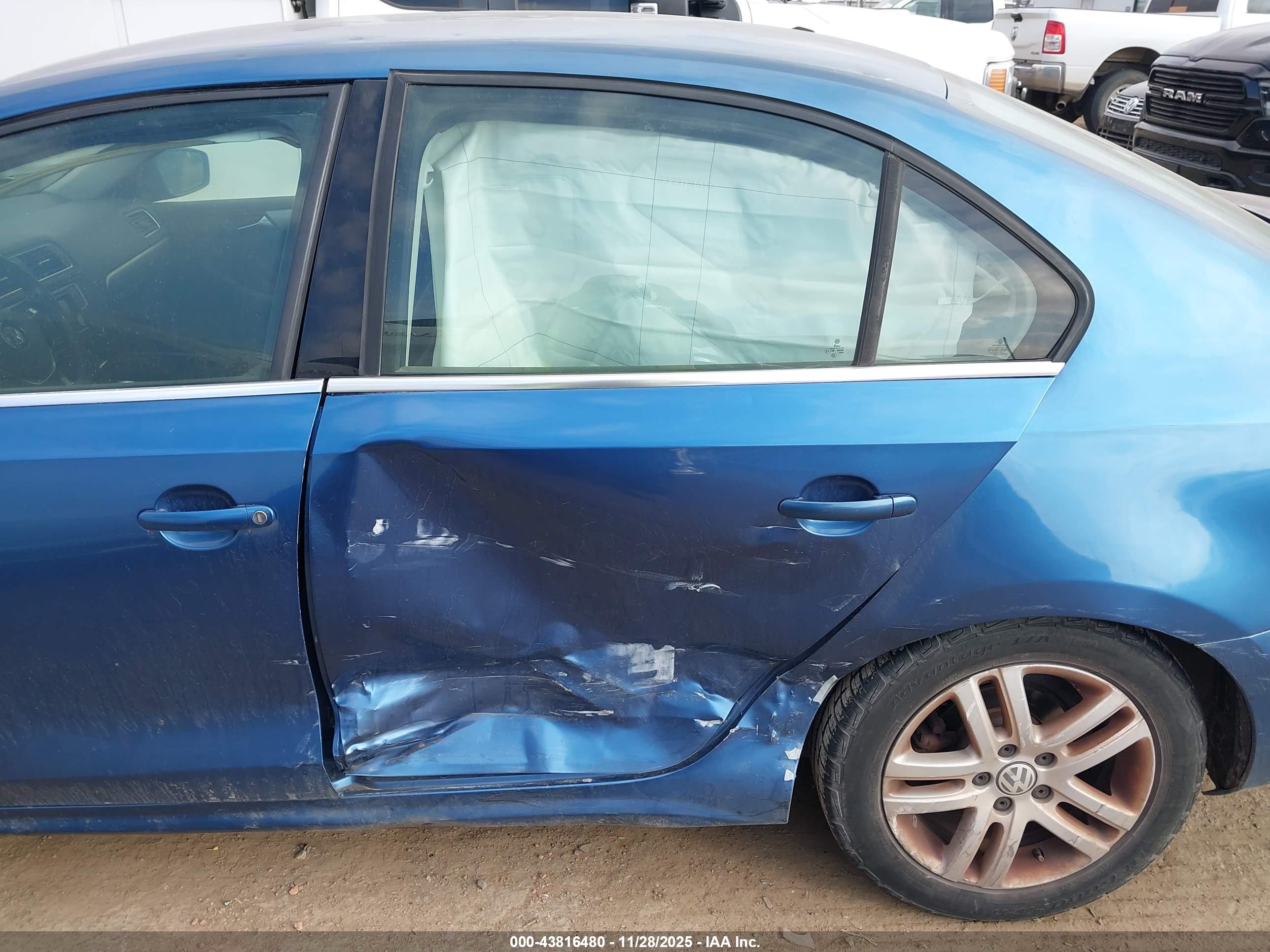 VOLKSWAGEN JETTA image 6