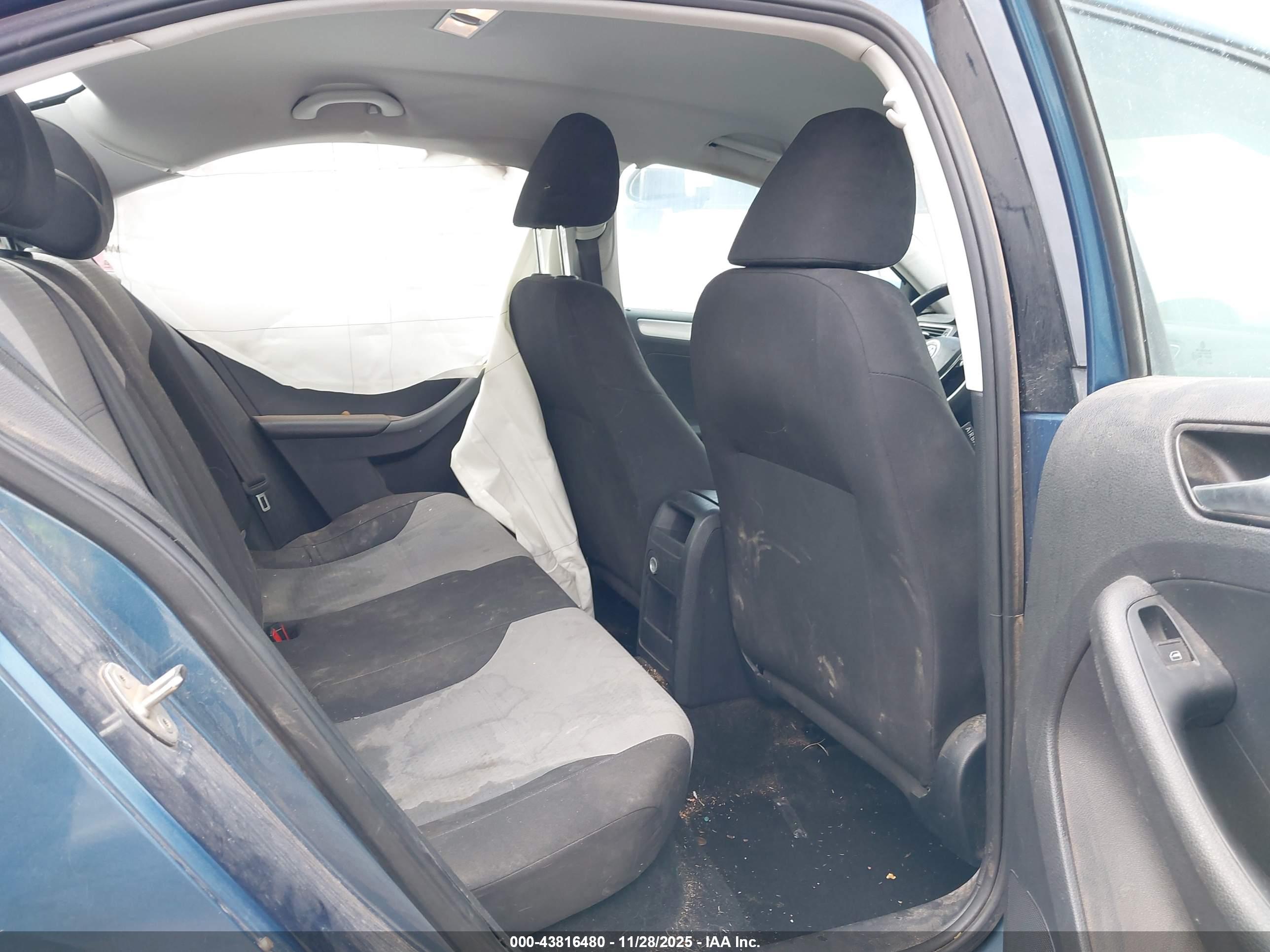 VOLKSWAGEN JETTA image 8