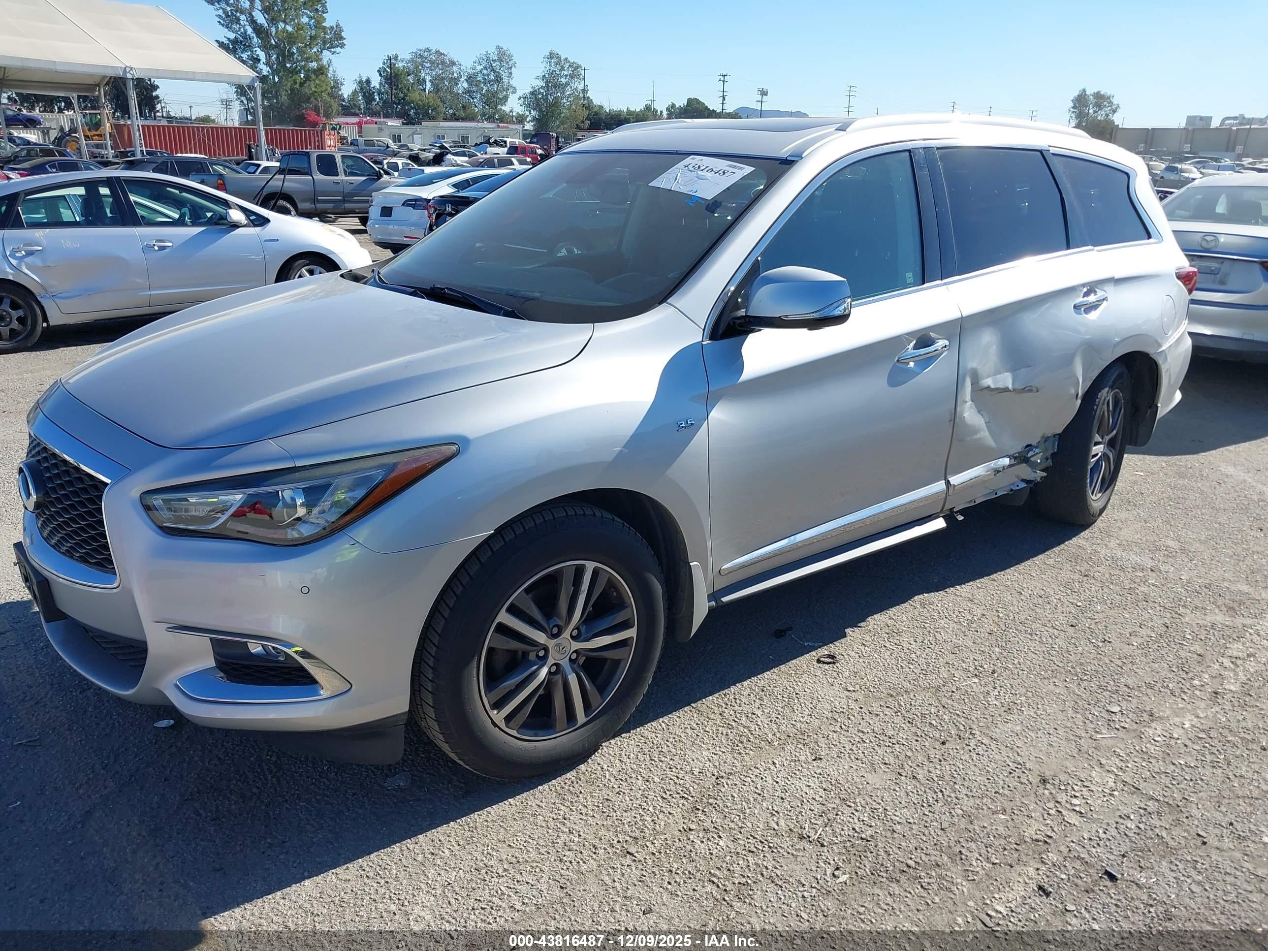 INFINITI QX60 image 2