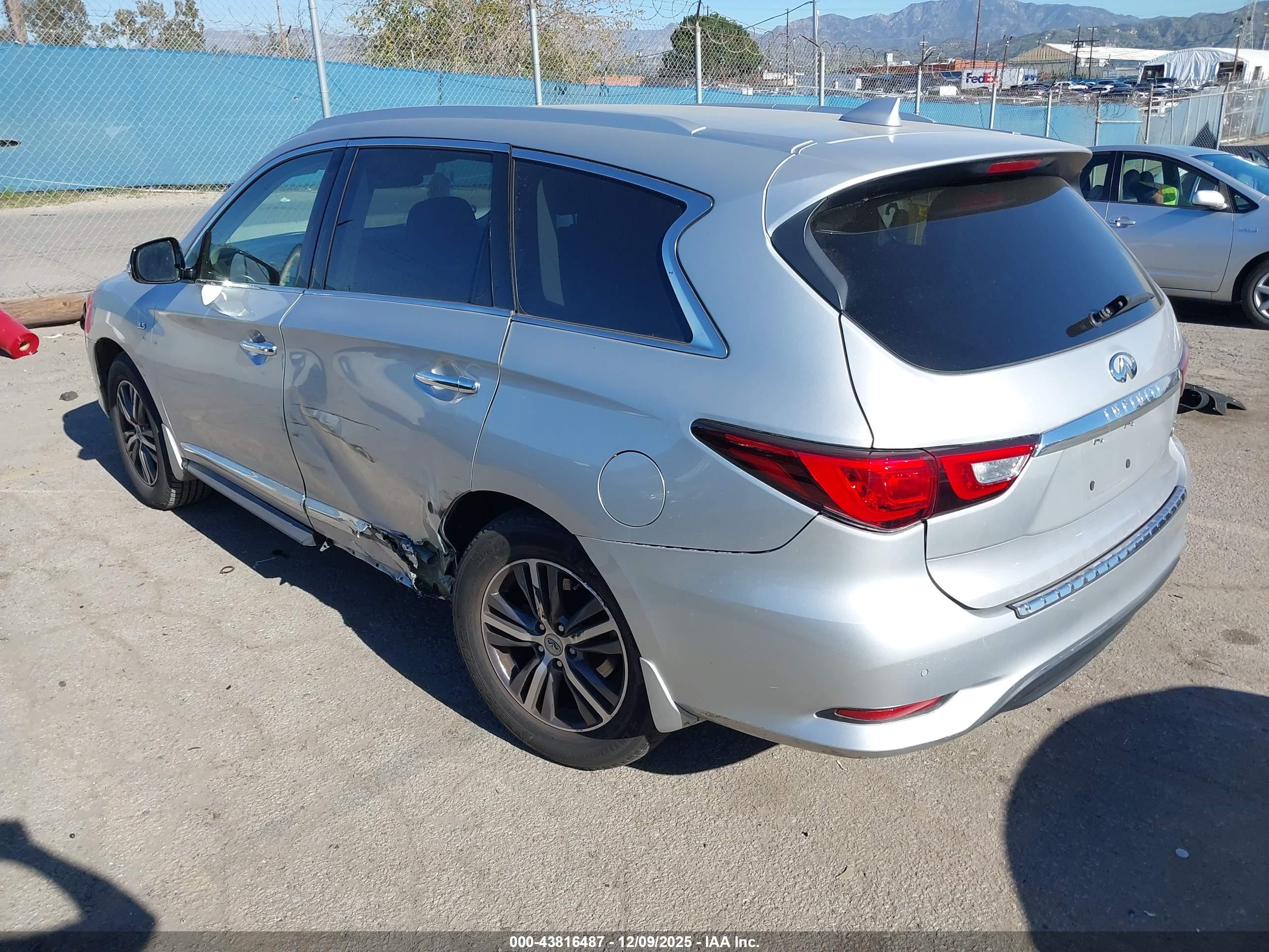 INFINITI QX60 image 3