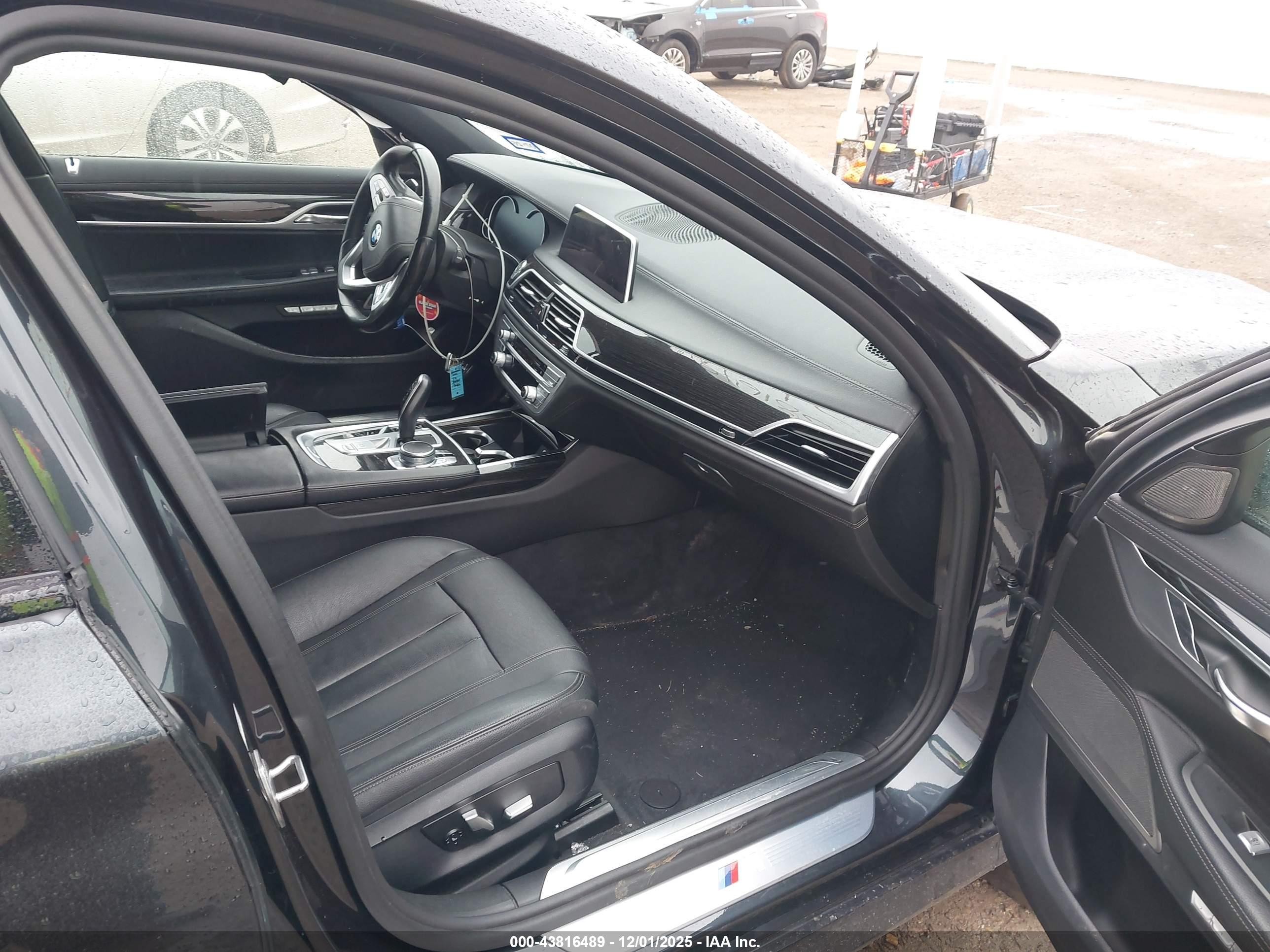 BMW 740I image 5