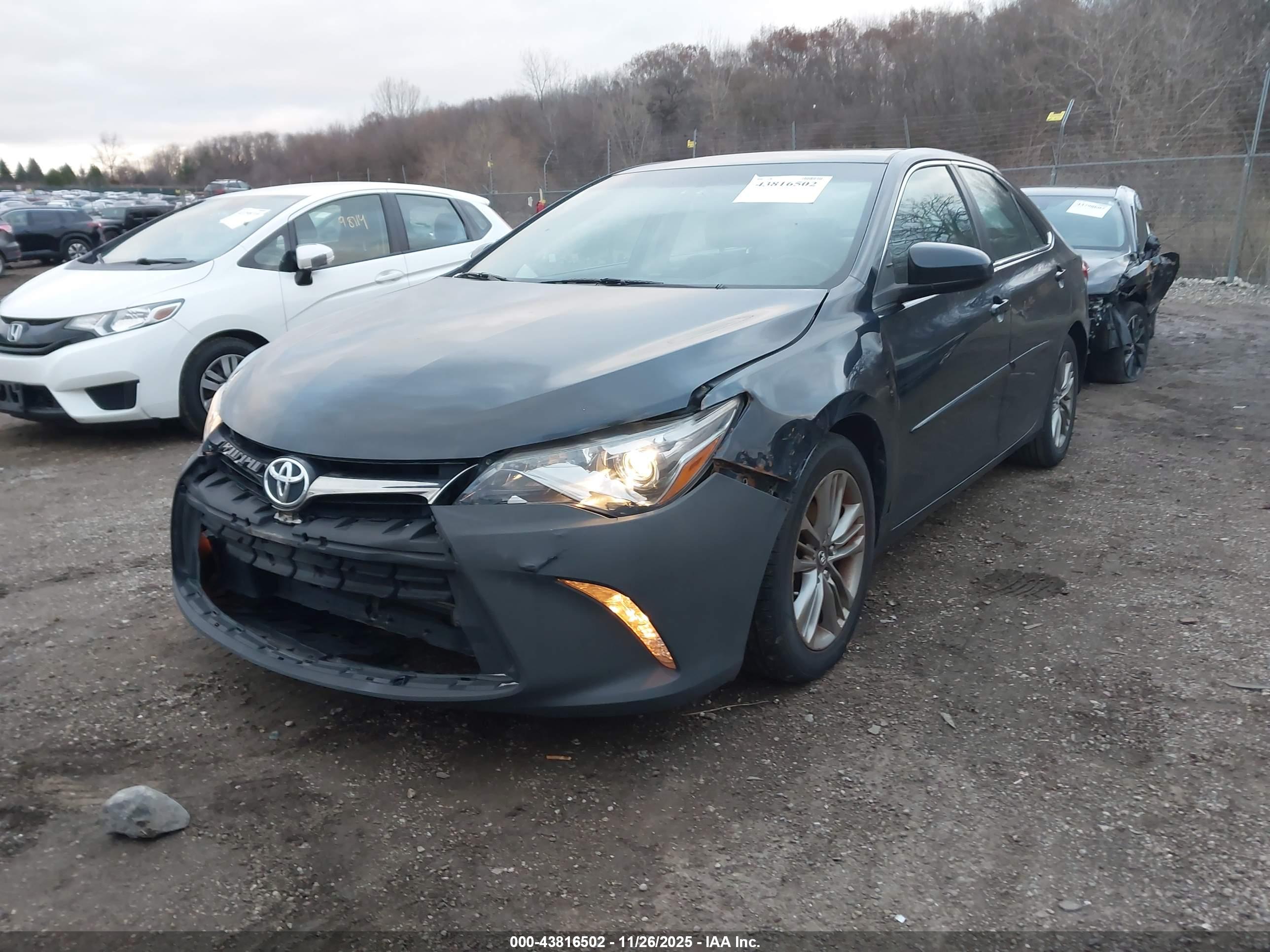 TOYOTA CAMRY image 2