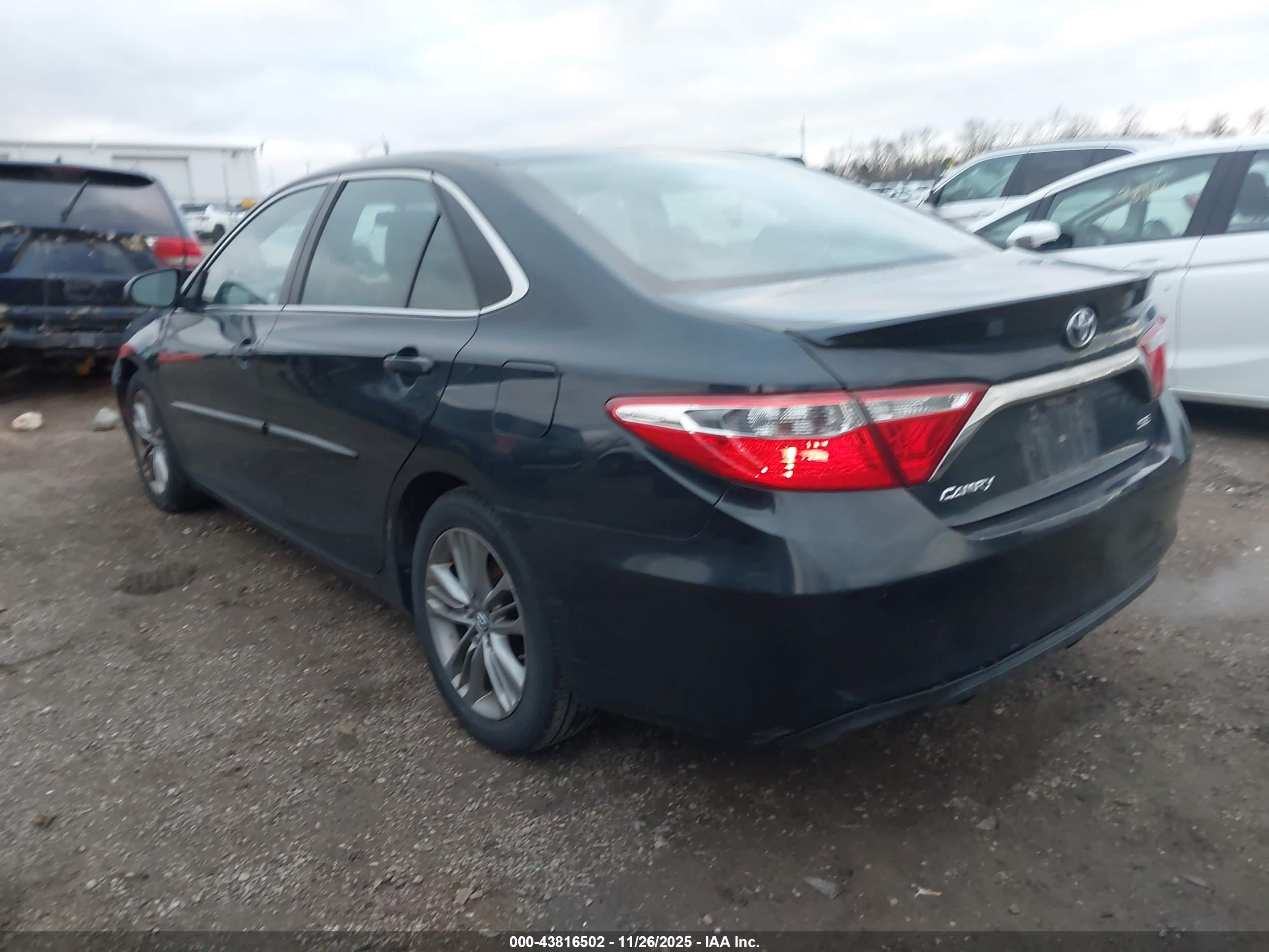 TOYOTA CAMRY image 3