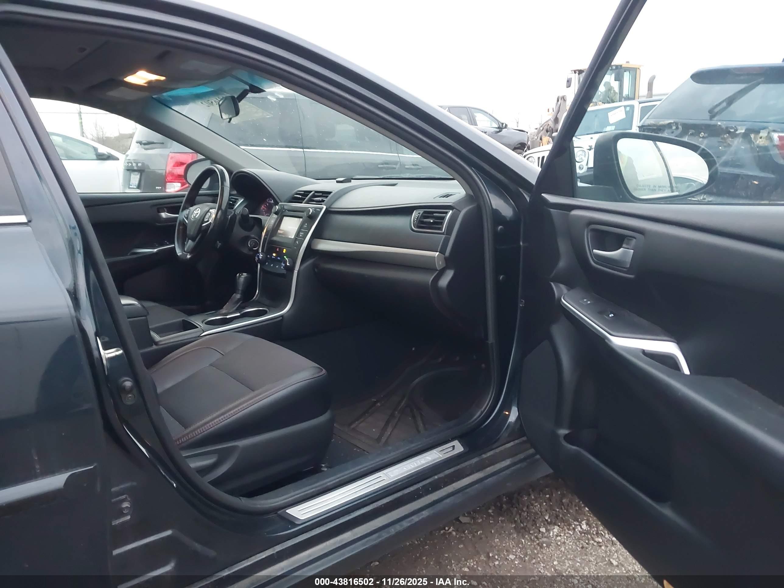 TOYOTA CAMRY image 5