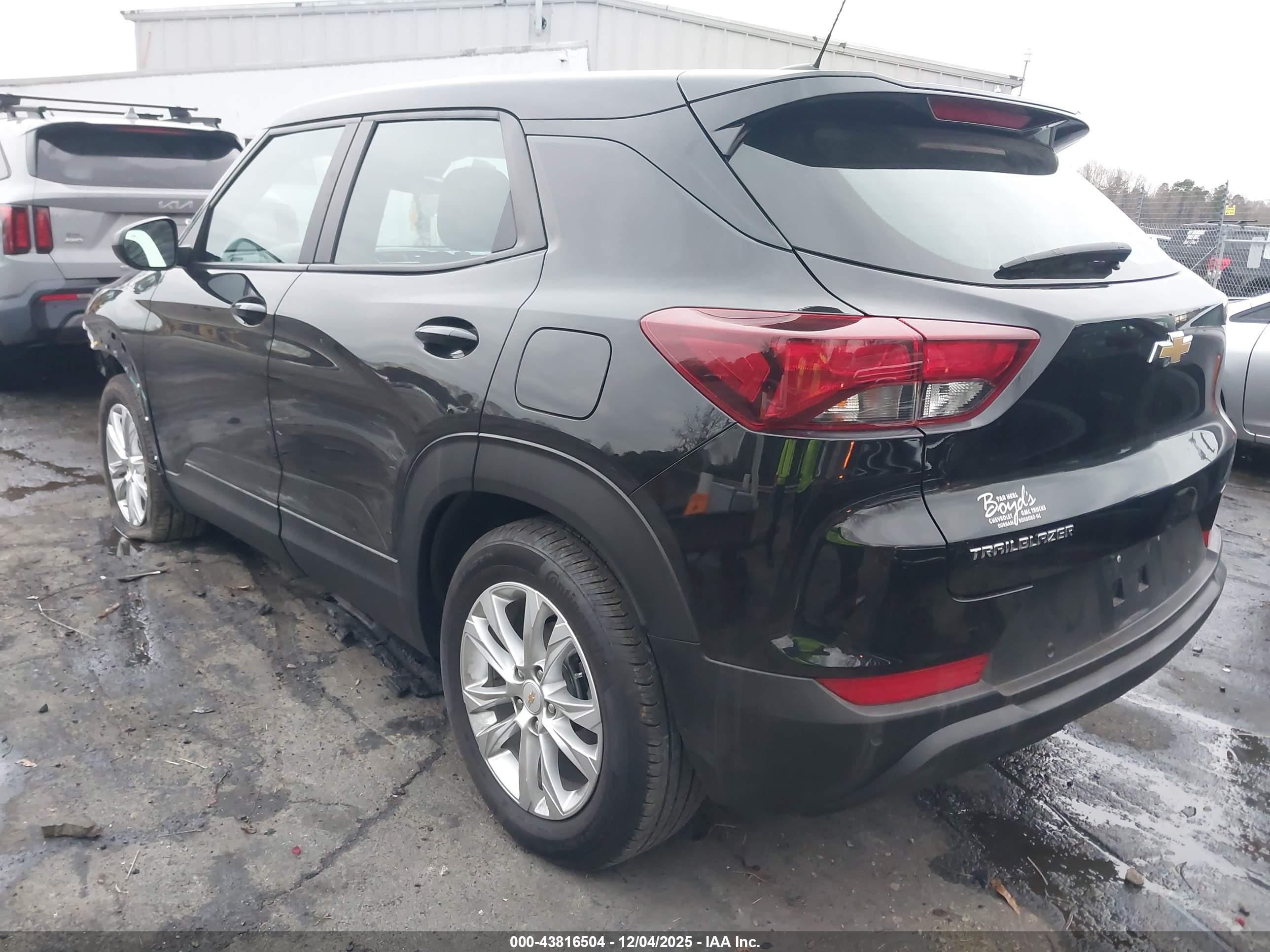 CHEVROLET TRAILBLAZER image 3