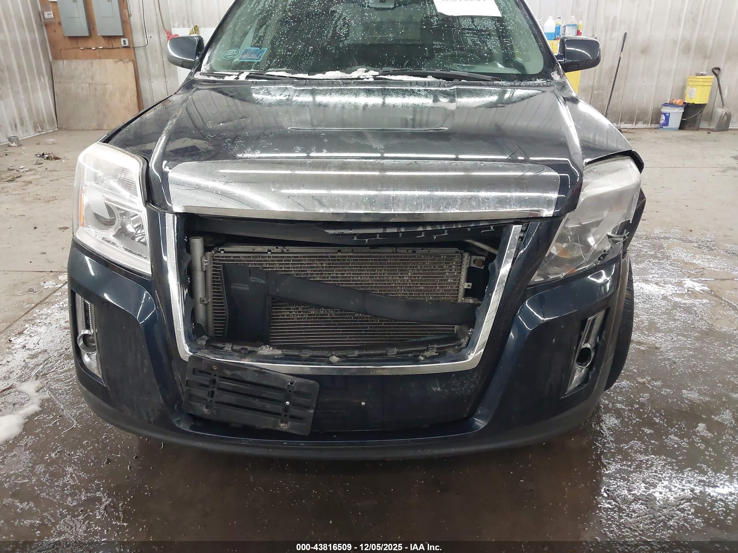 GMC TERRAIN image 6