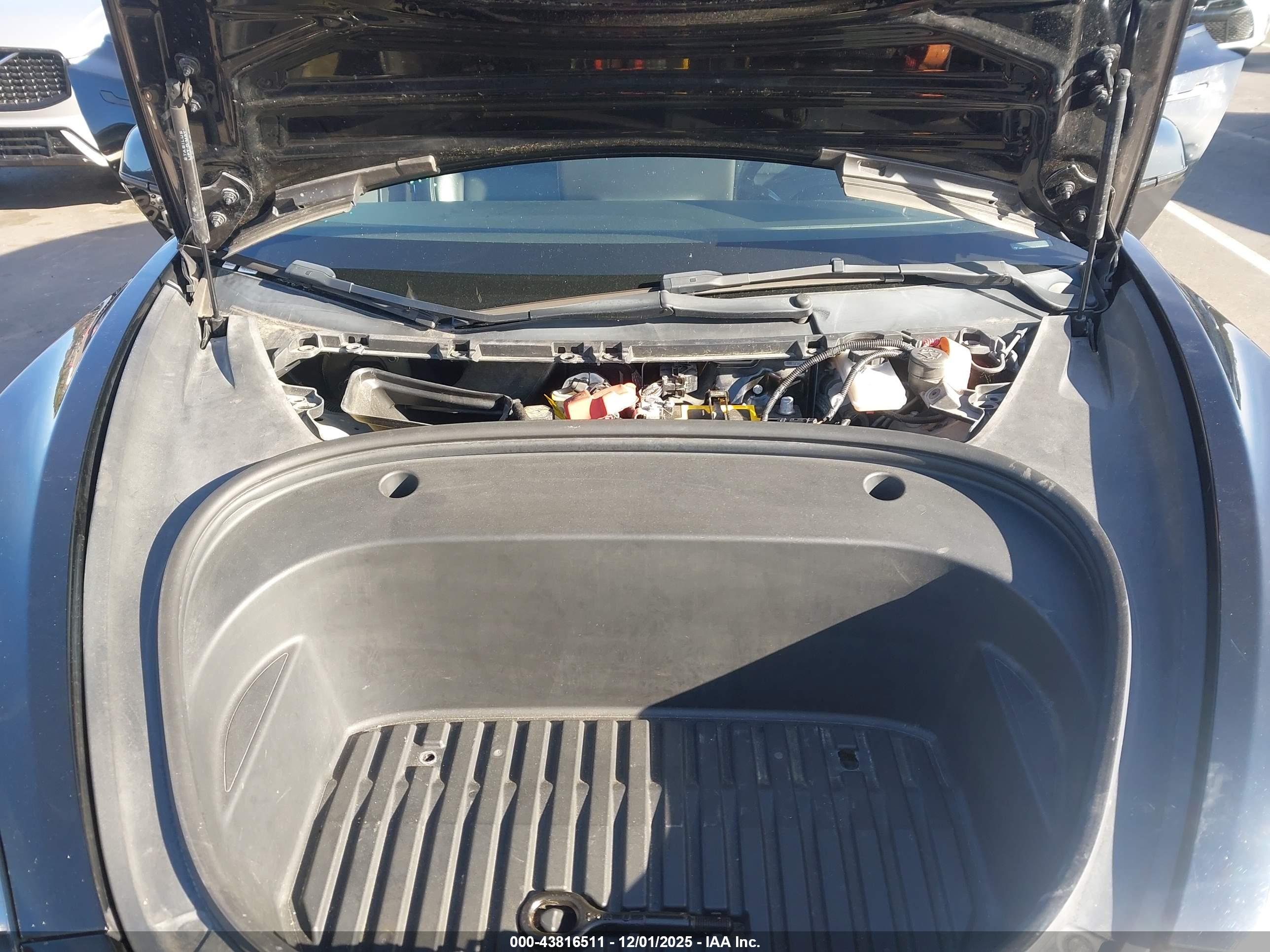 TESLA MODEL image 10
