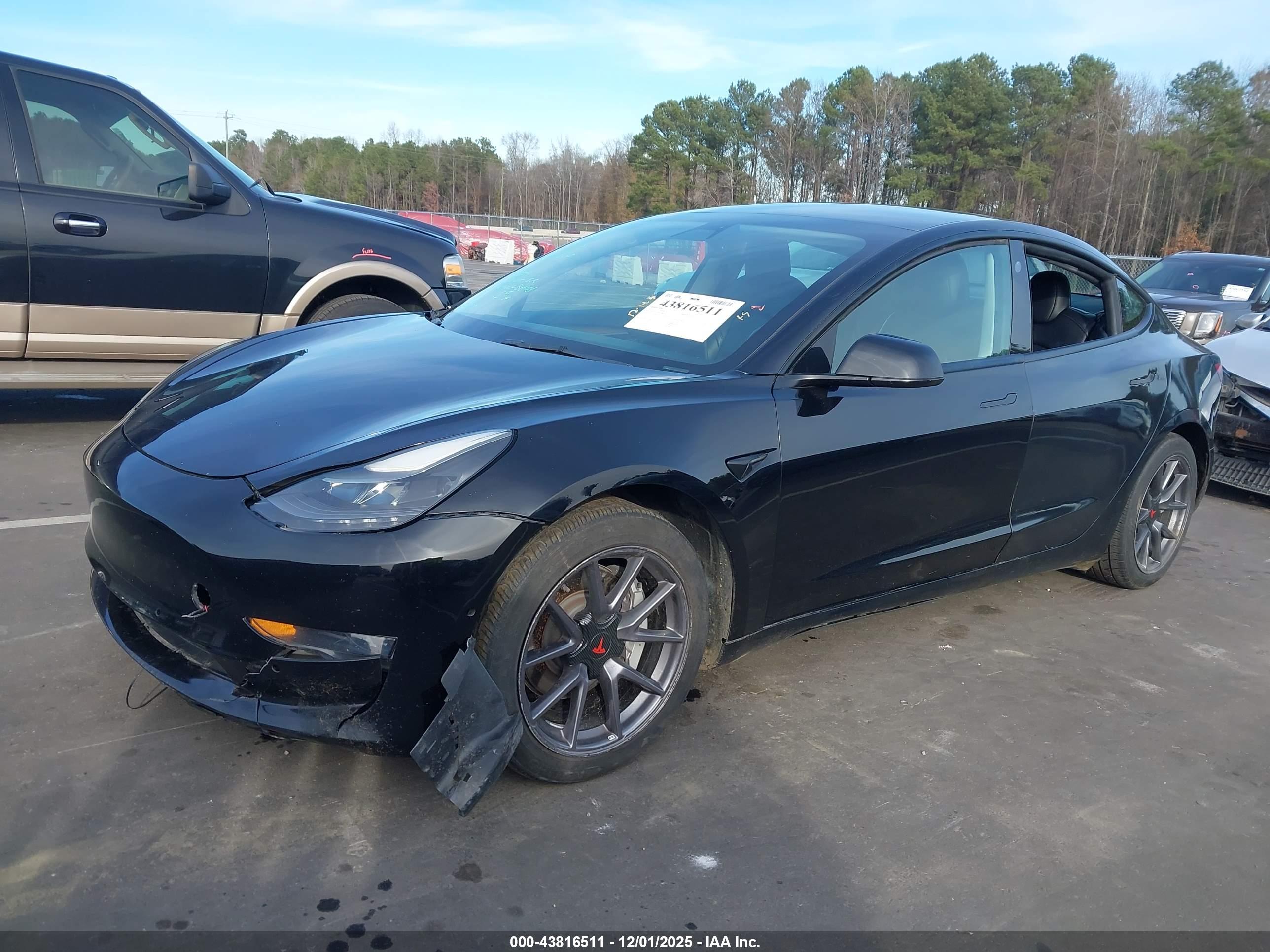 TESLA MODEL image 2