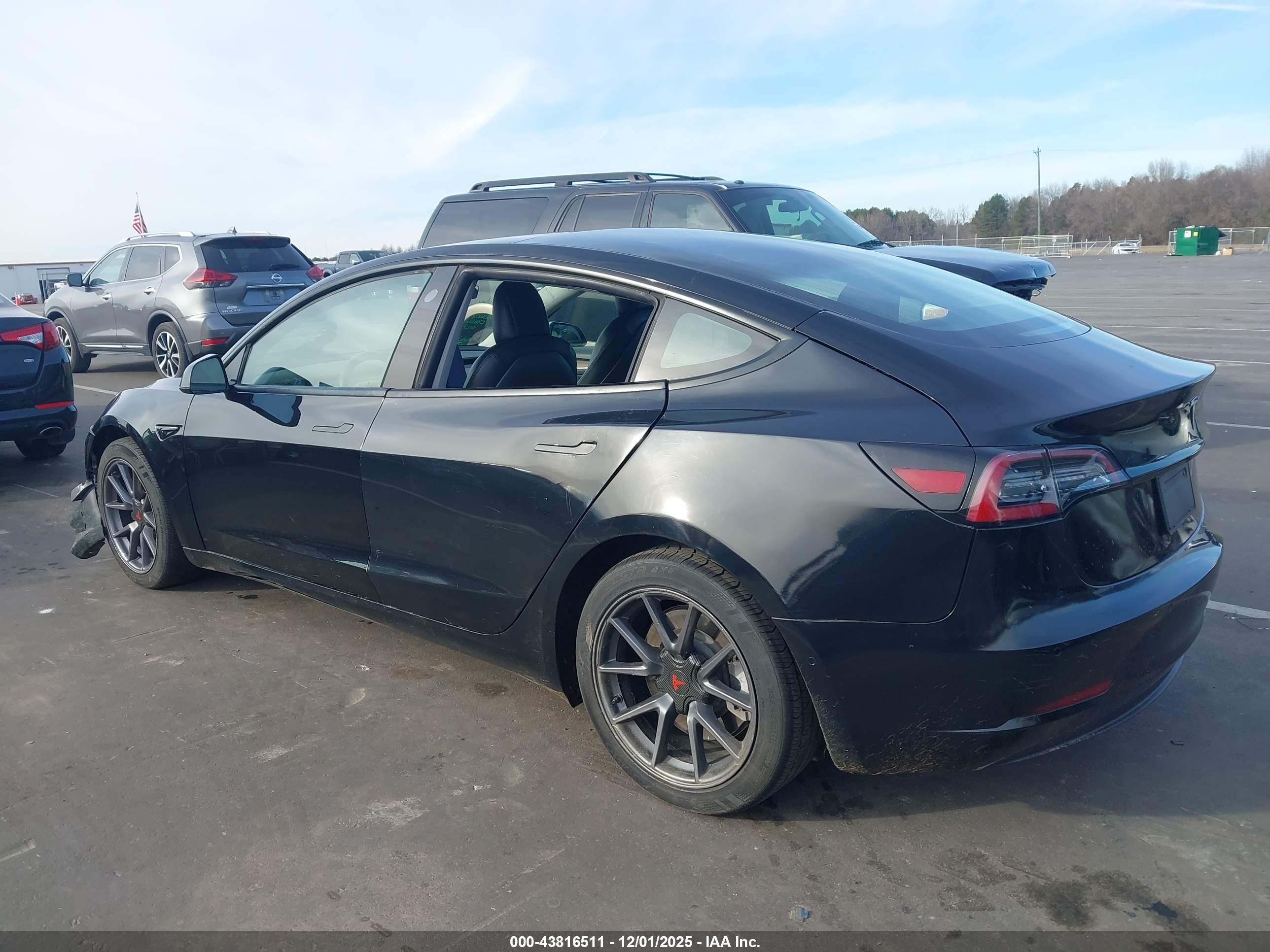 TESLA MODEL image 3