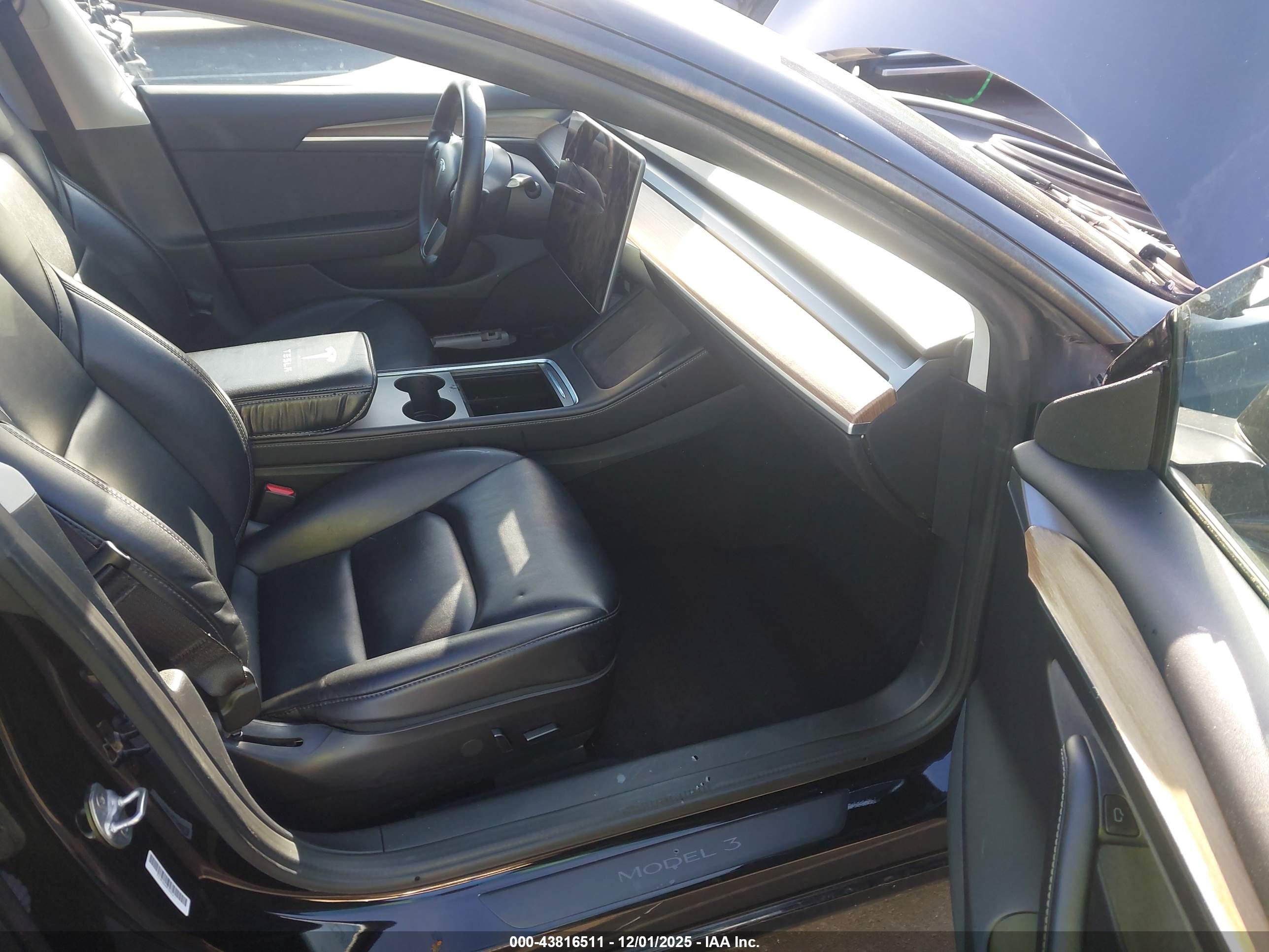 TESLA MODEL image 5