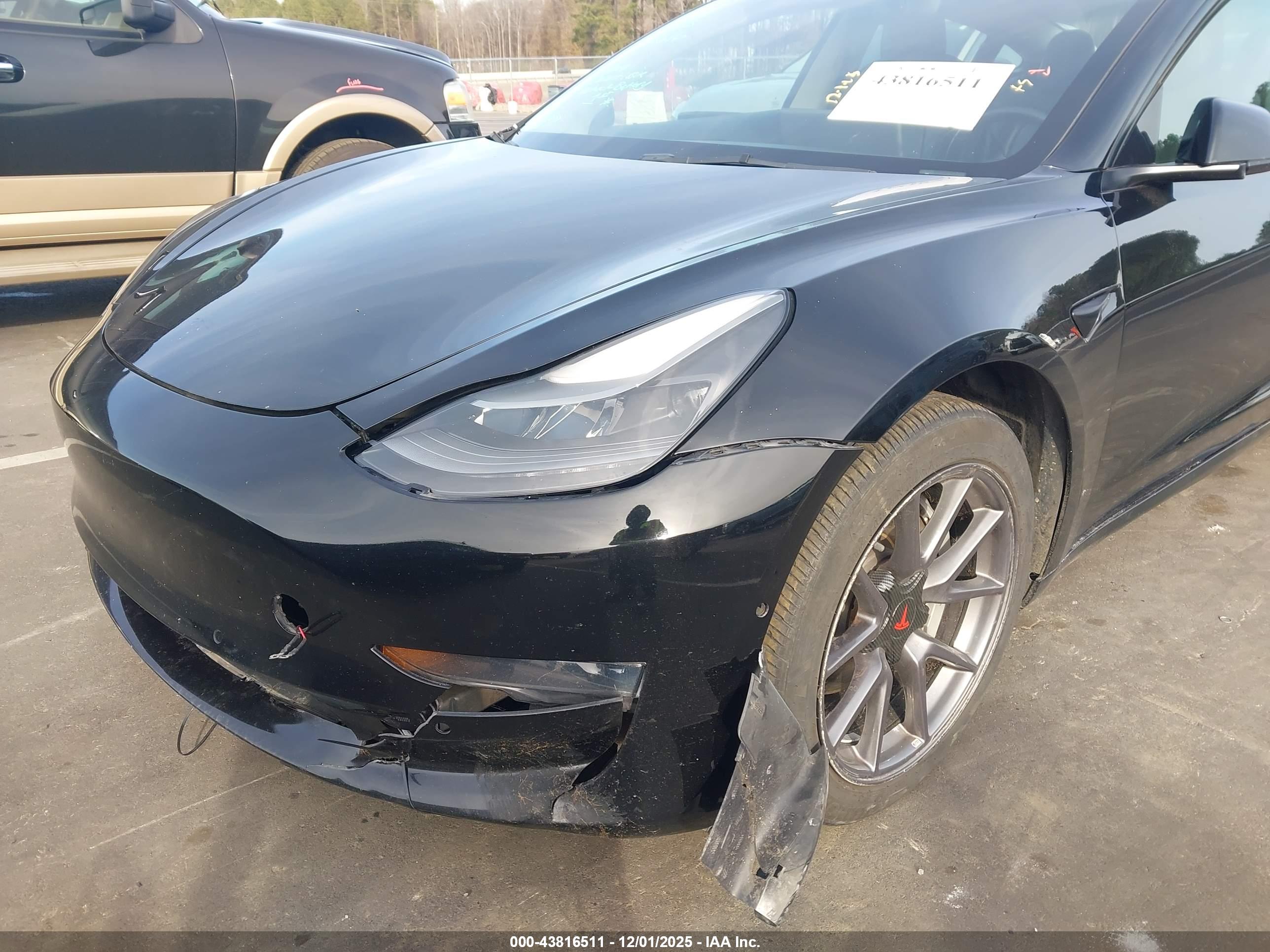TESLA MODEL image 6