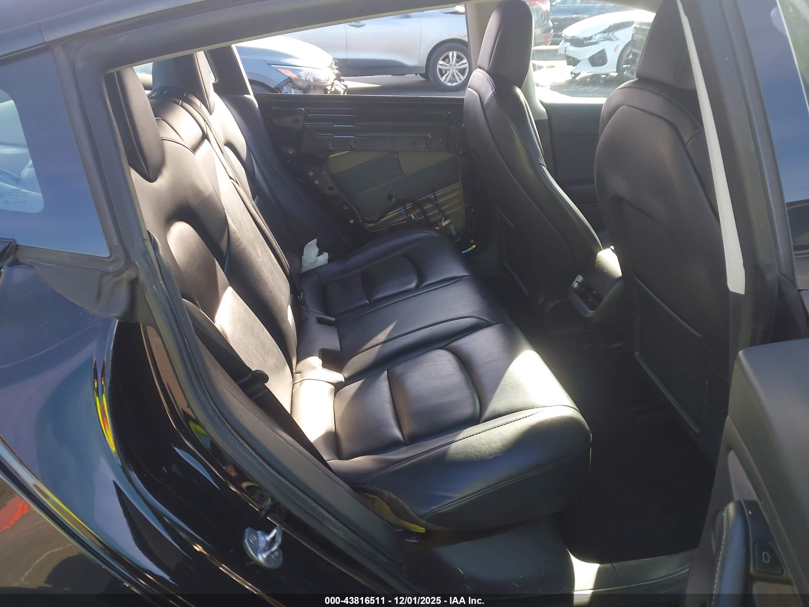 TESLA MODEL image 8