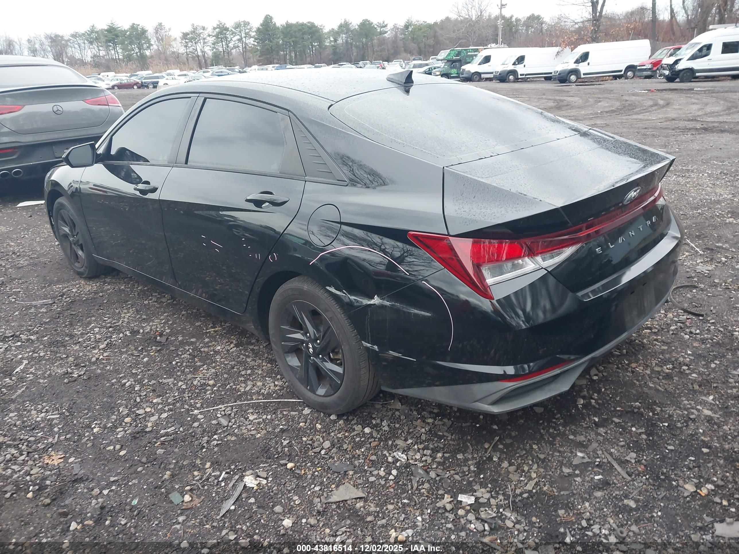 HYUNDAI ELANTRA image 3