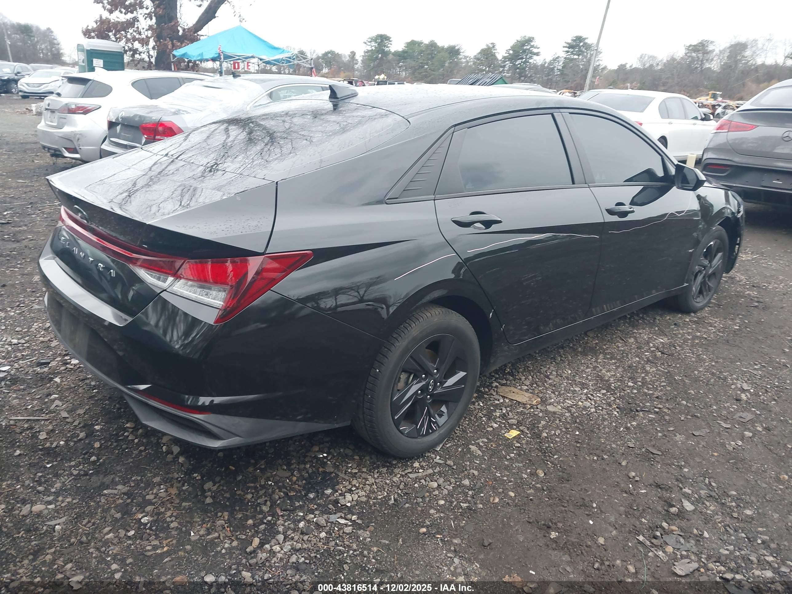 HYUNDAI ELANTRA image 4
