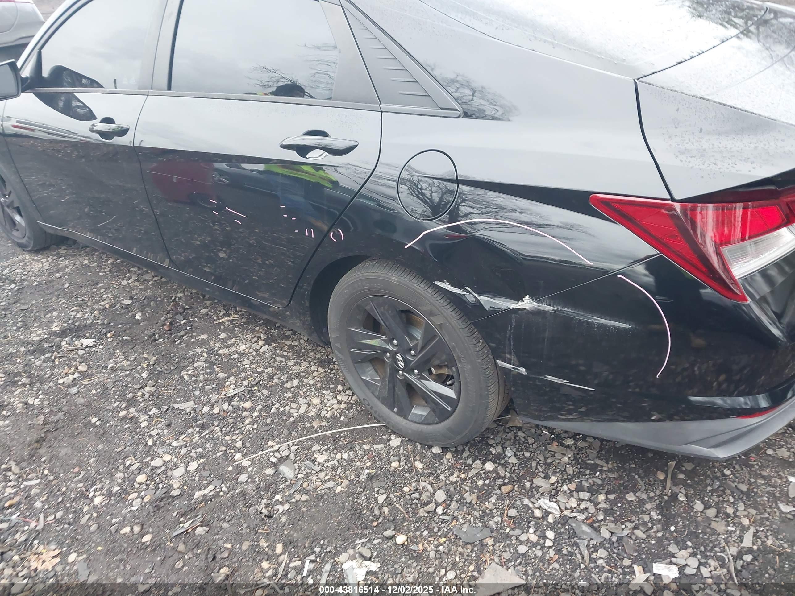 HYUNDAI ELANTRA image 6