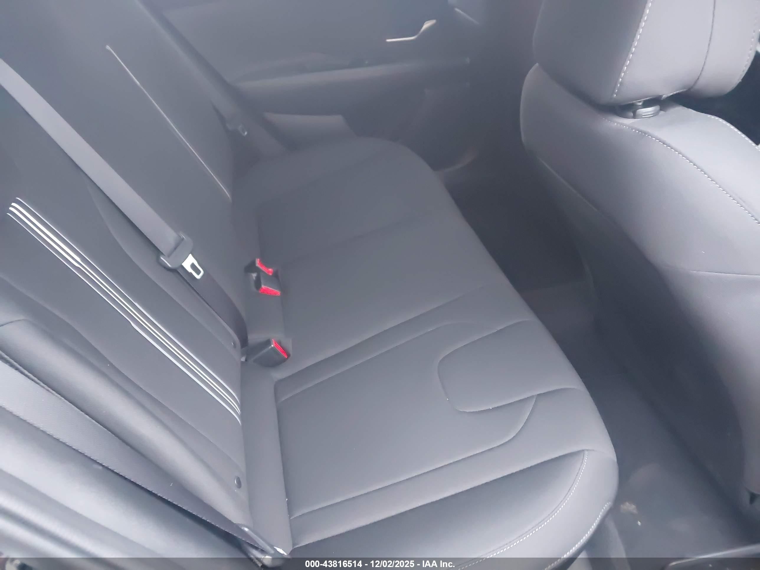 HYUNDAI ELANTRA image 8