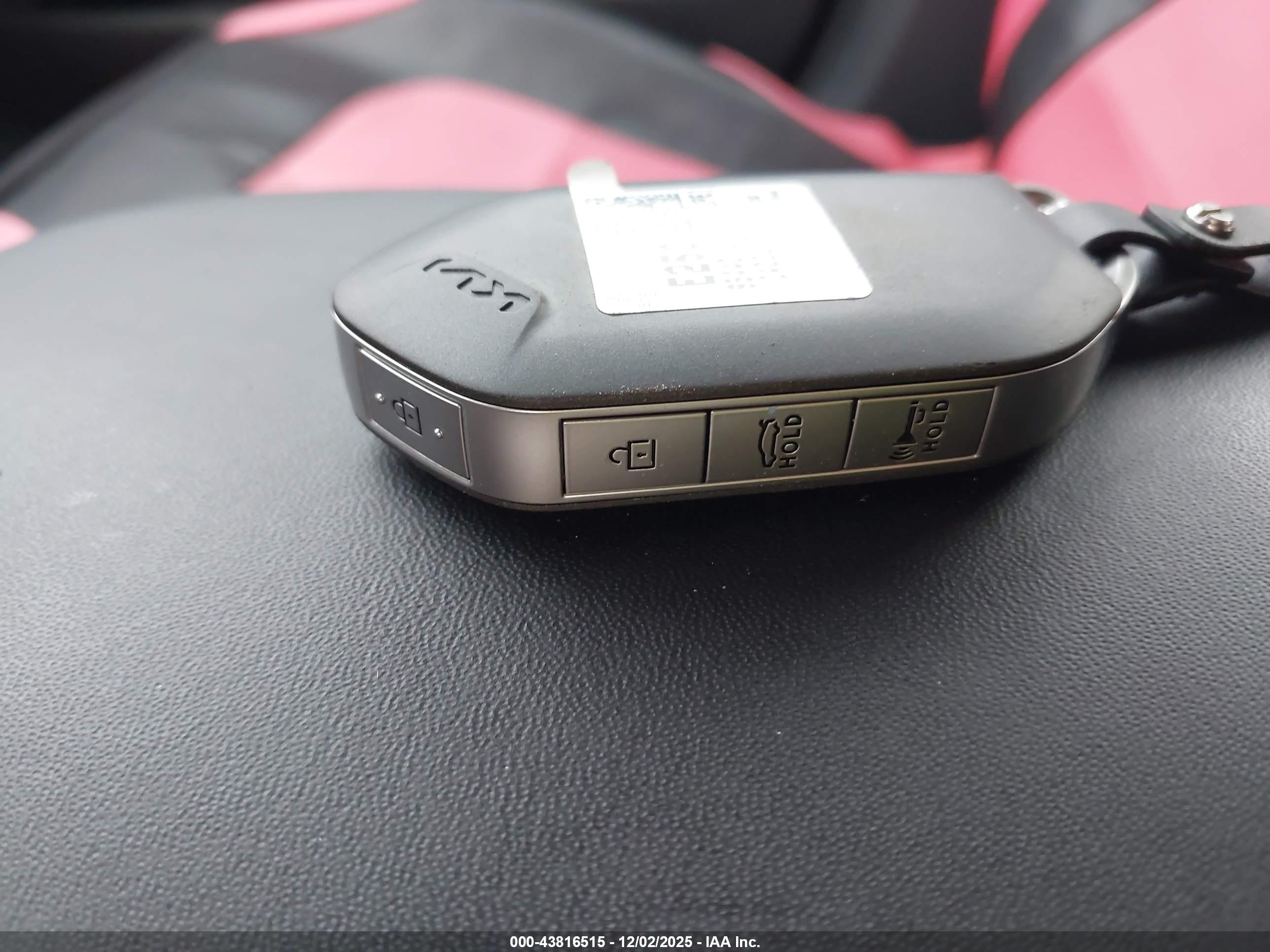 KIA K5 image 11