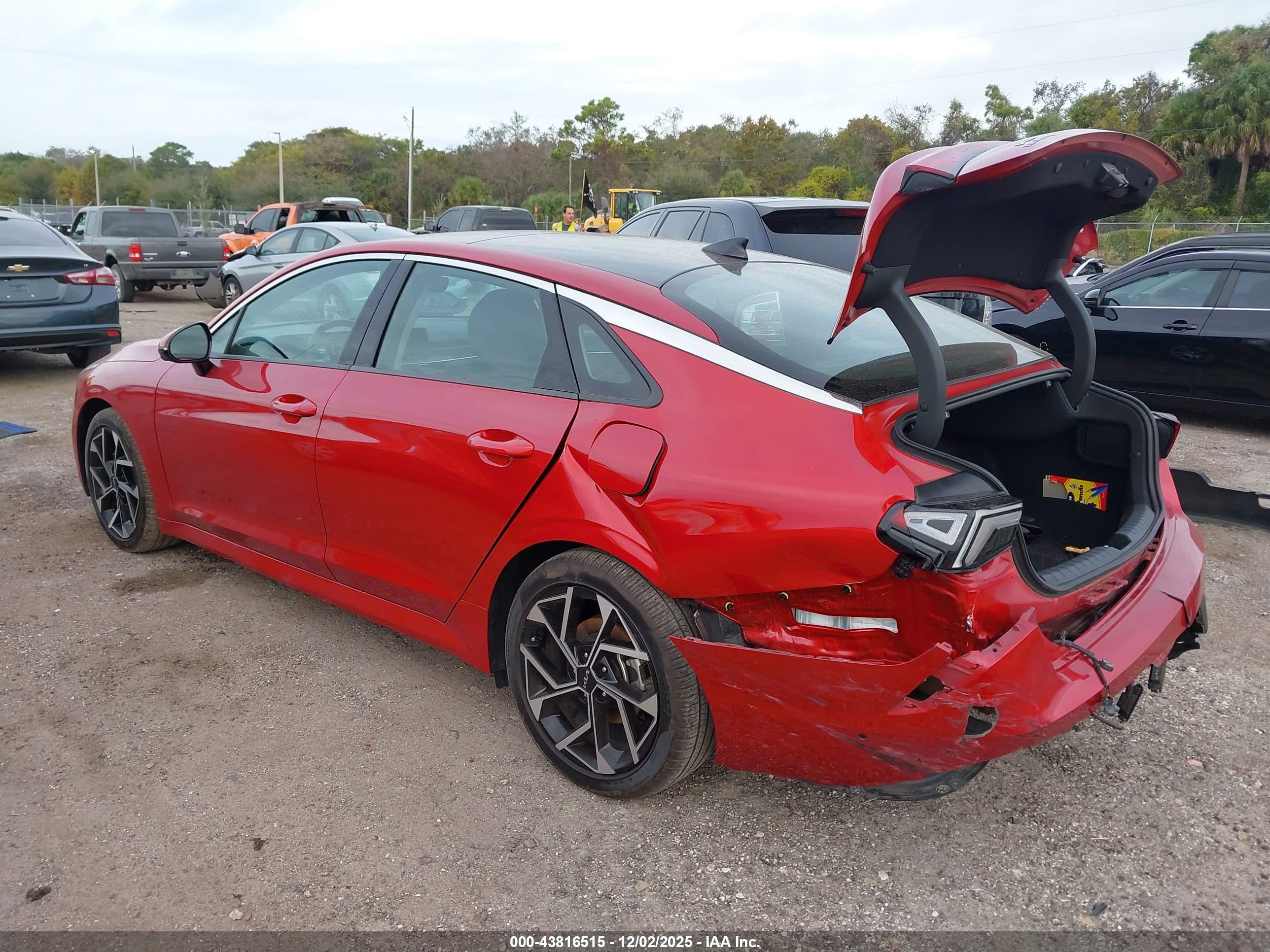 KIA K5 image 3