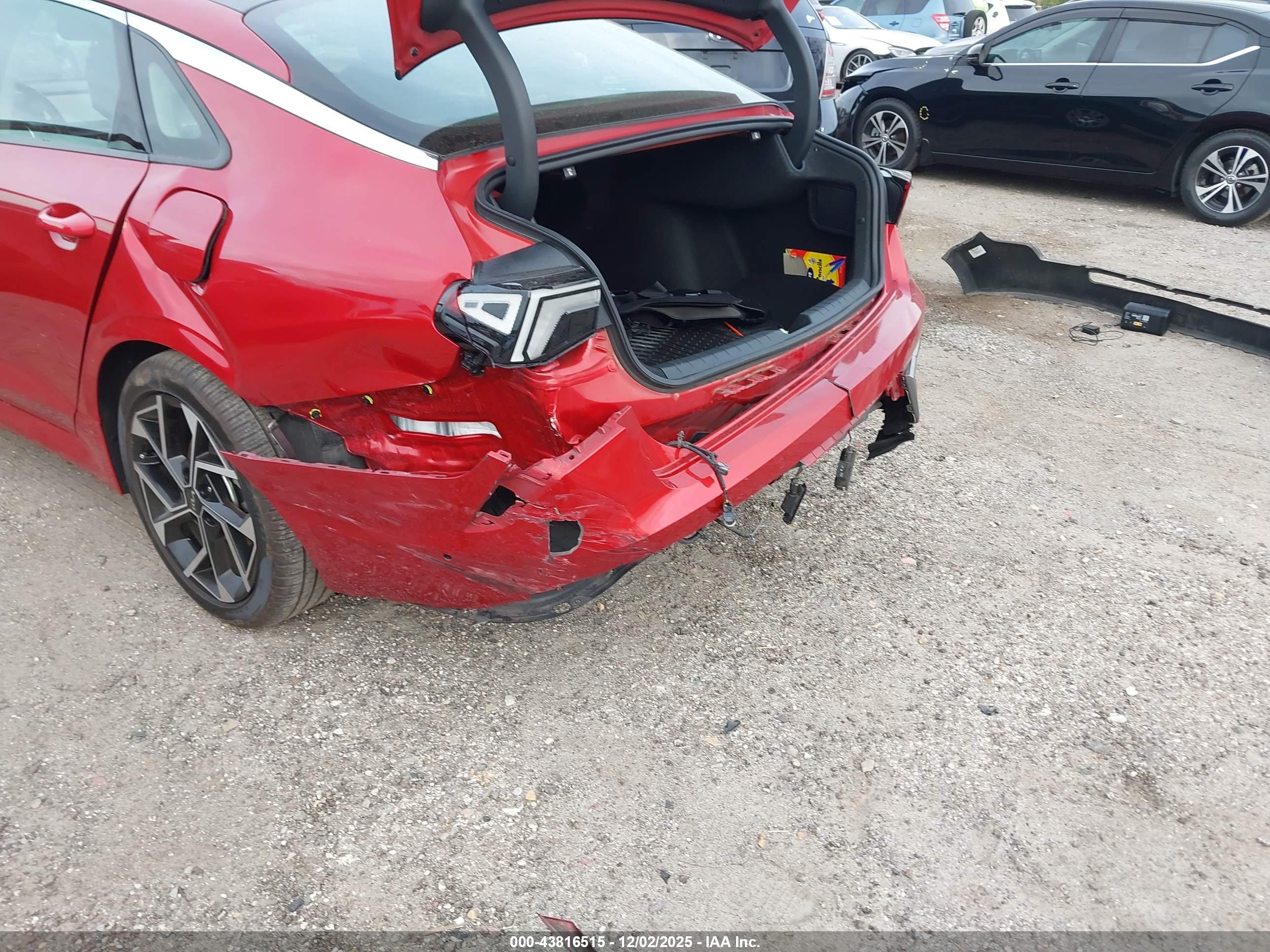 KIA K5 image 6