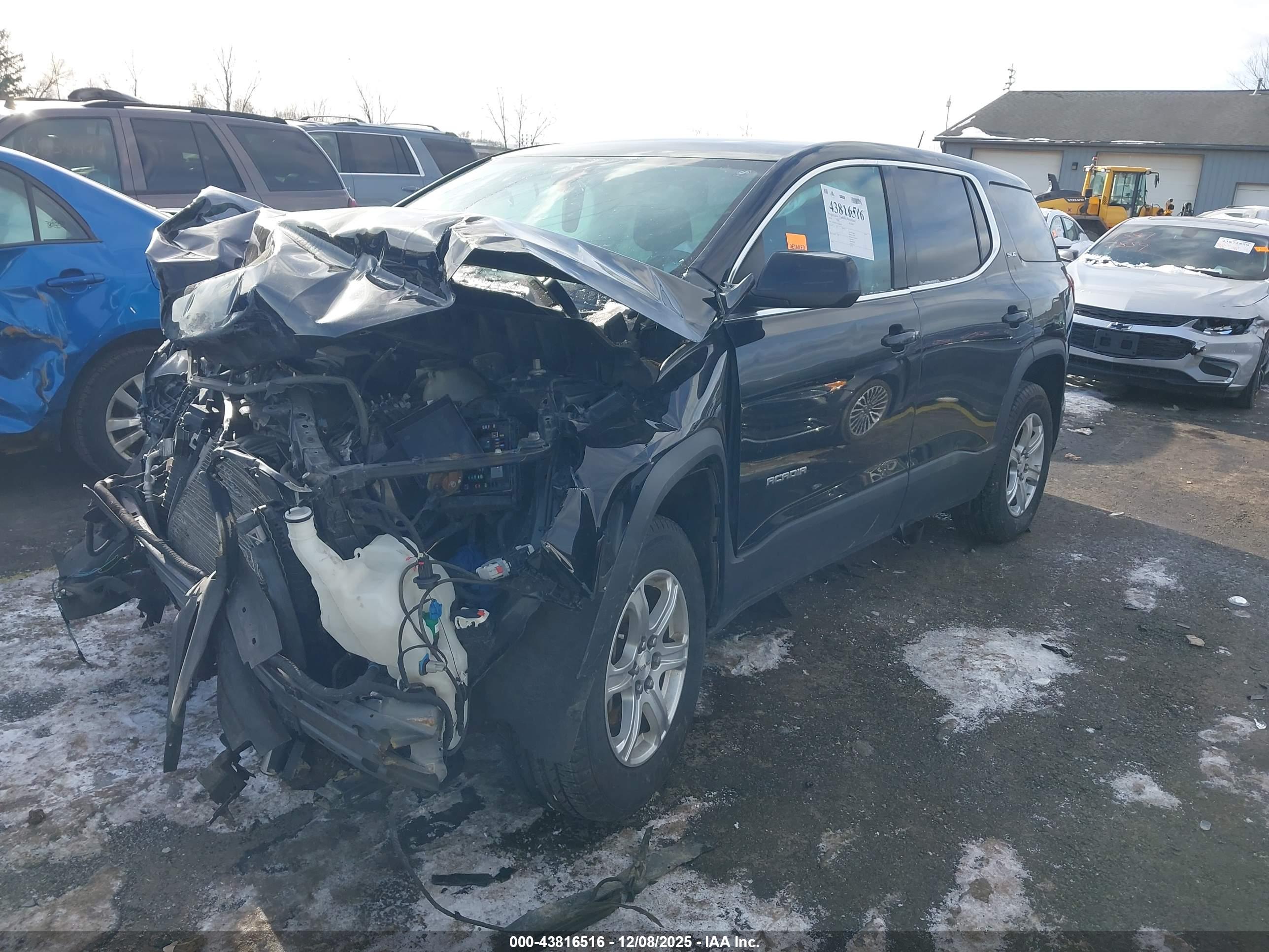 GMC ACADIA image 2