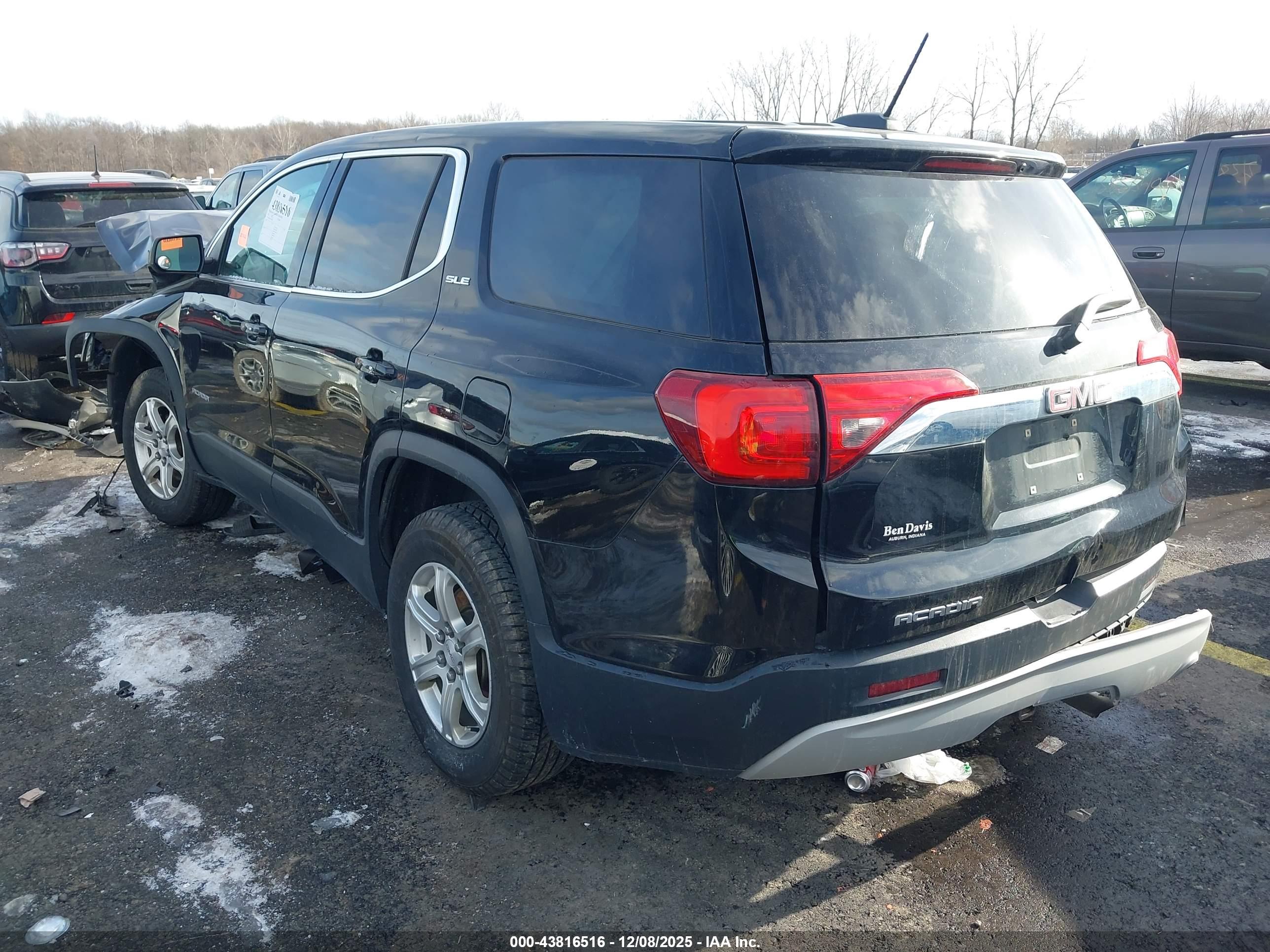 GMC ACADIA image 3