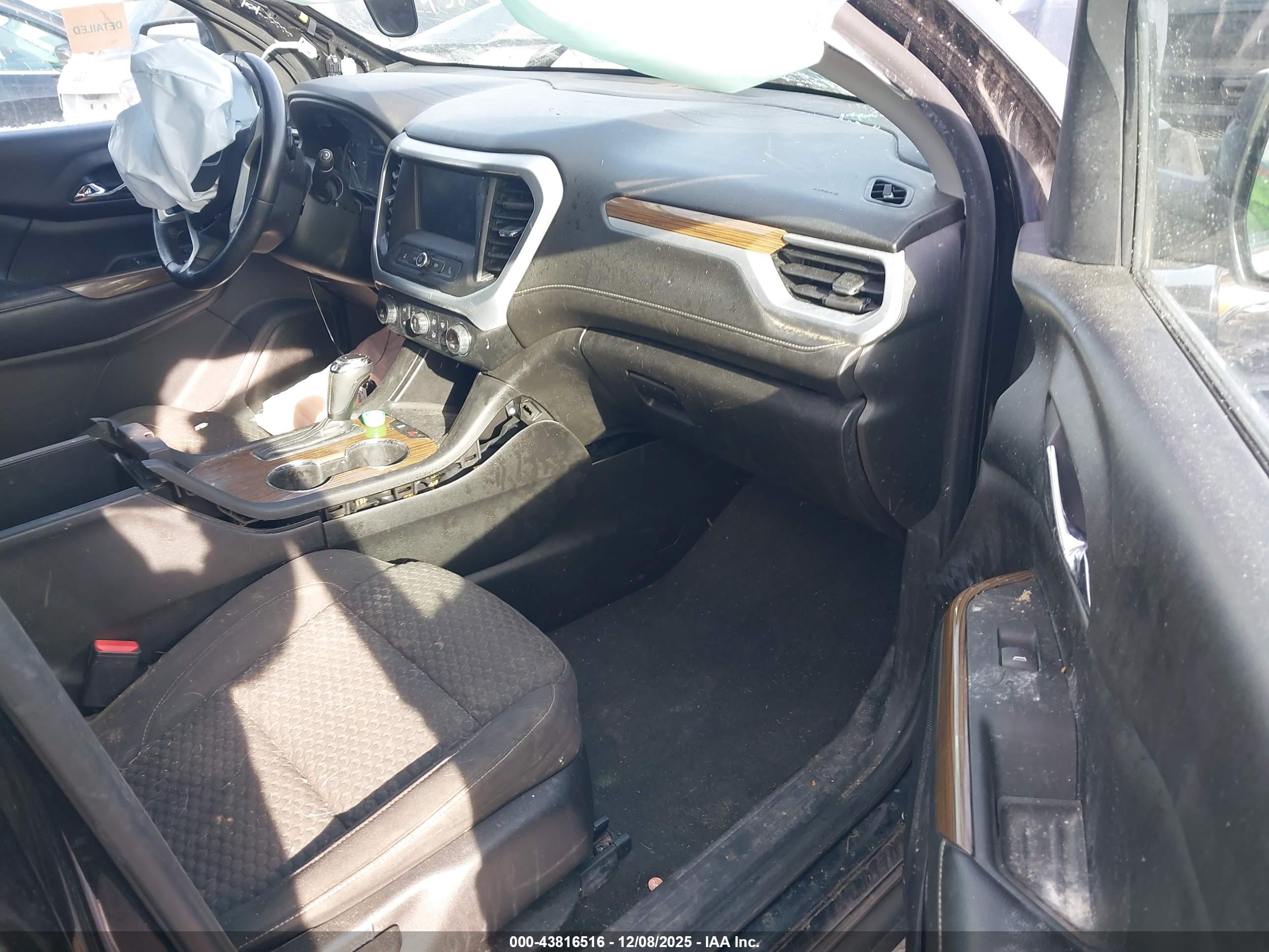 GMC ACADIA image 5