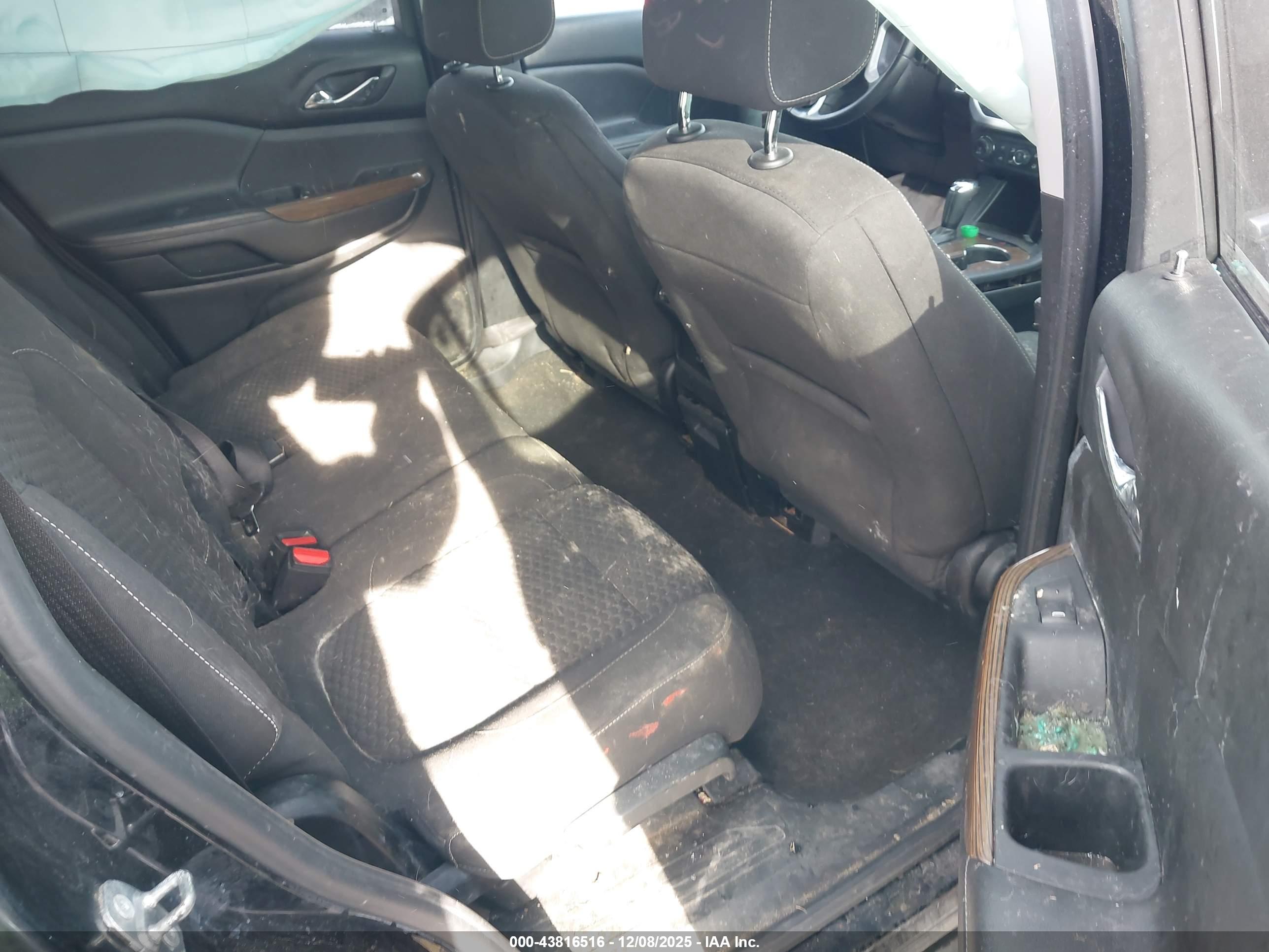 GMC ACADIA image 8
