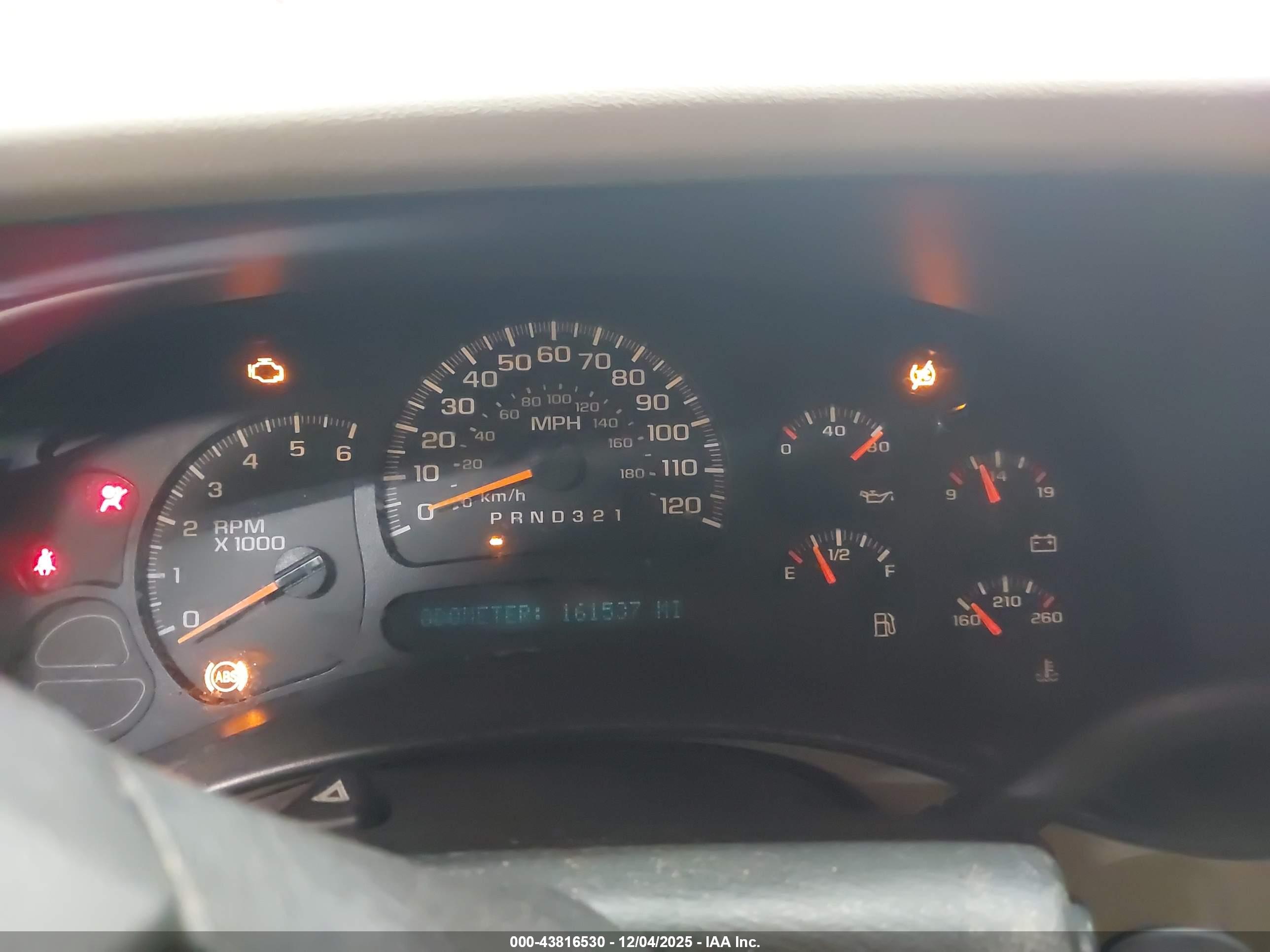 CHEVROLET SUBURBAN image 7