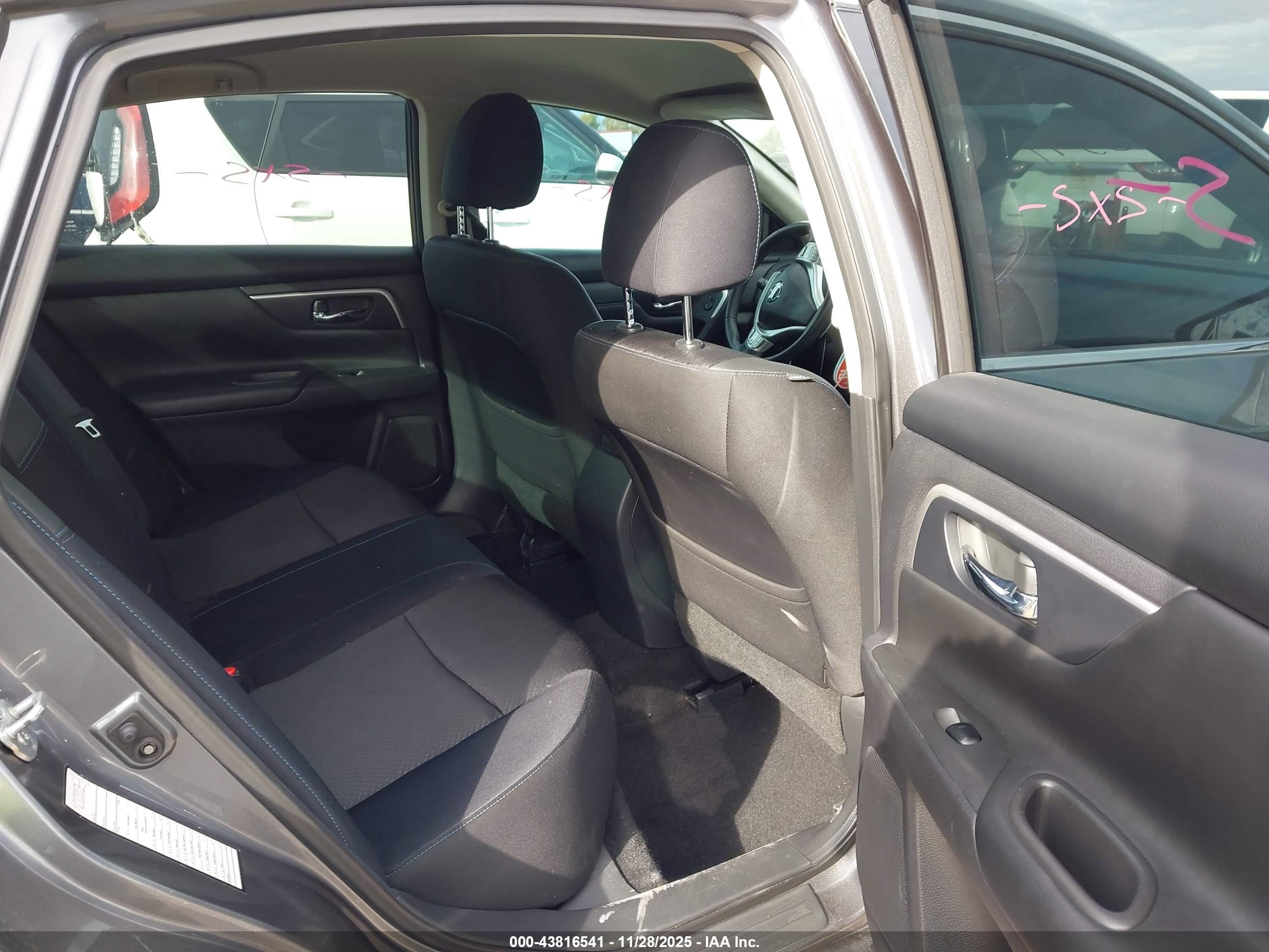 NISSAN ALTIMA image 8