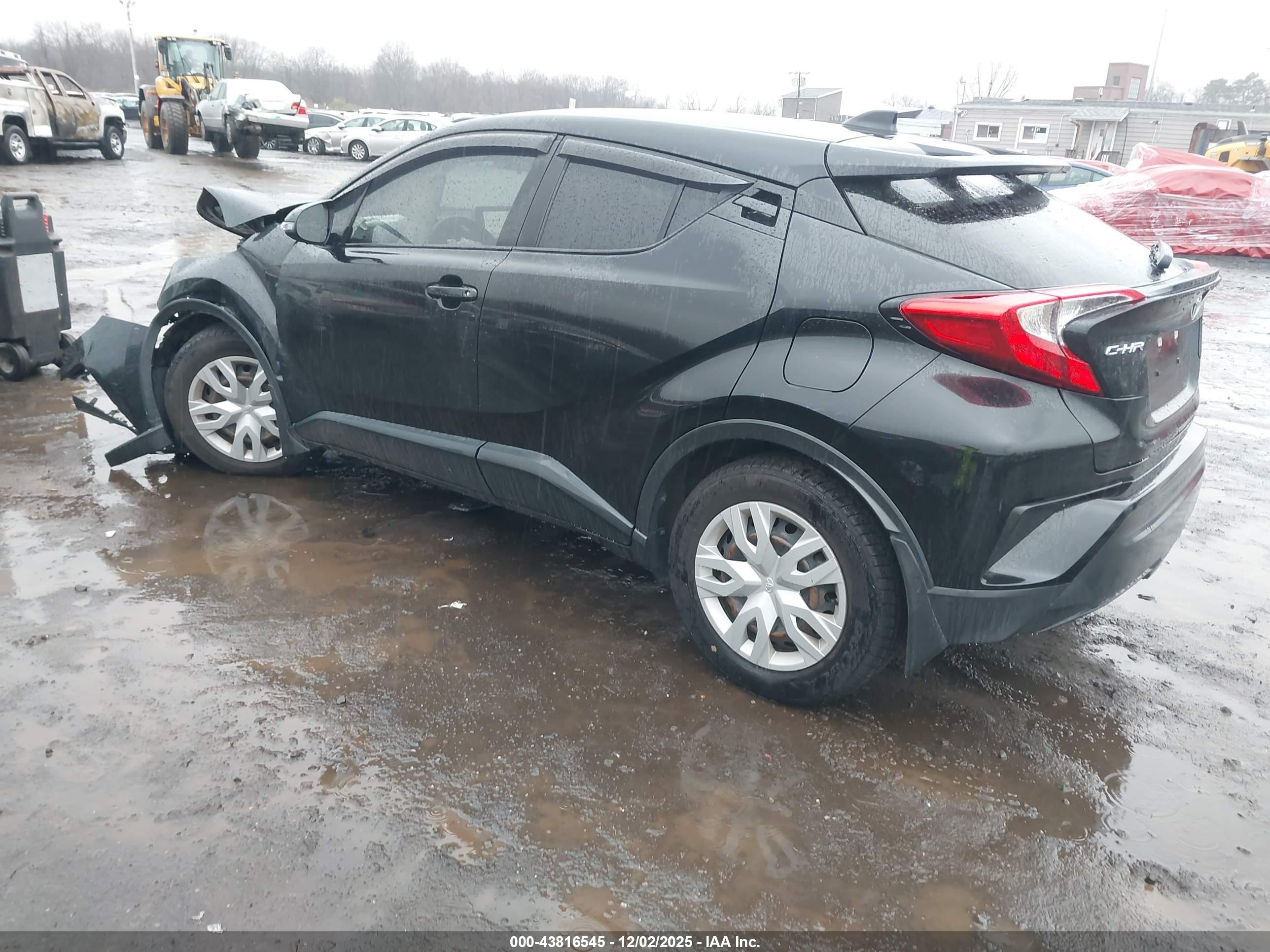 TOYOTA C-HR image 3