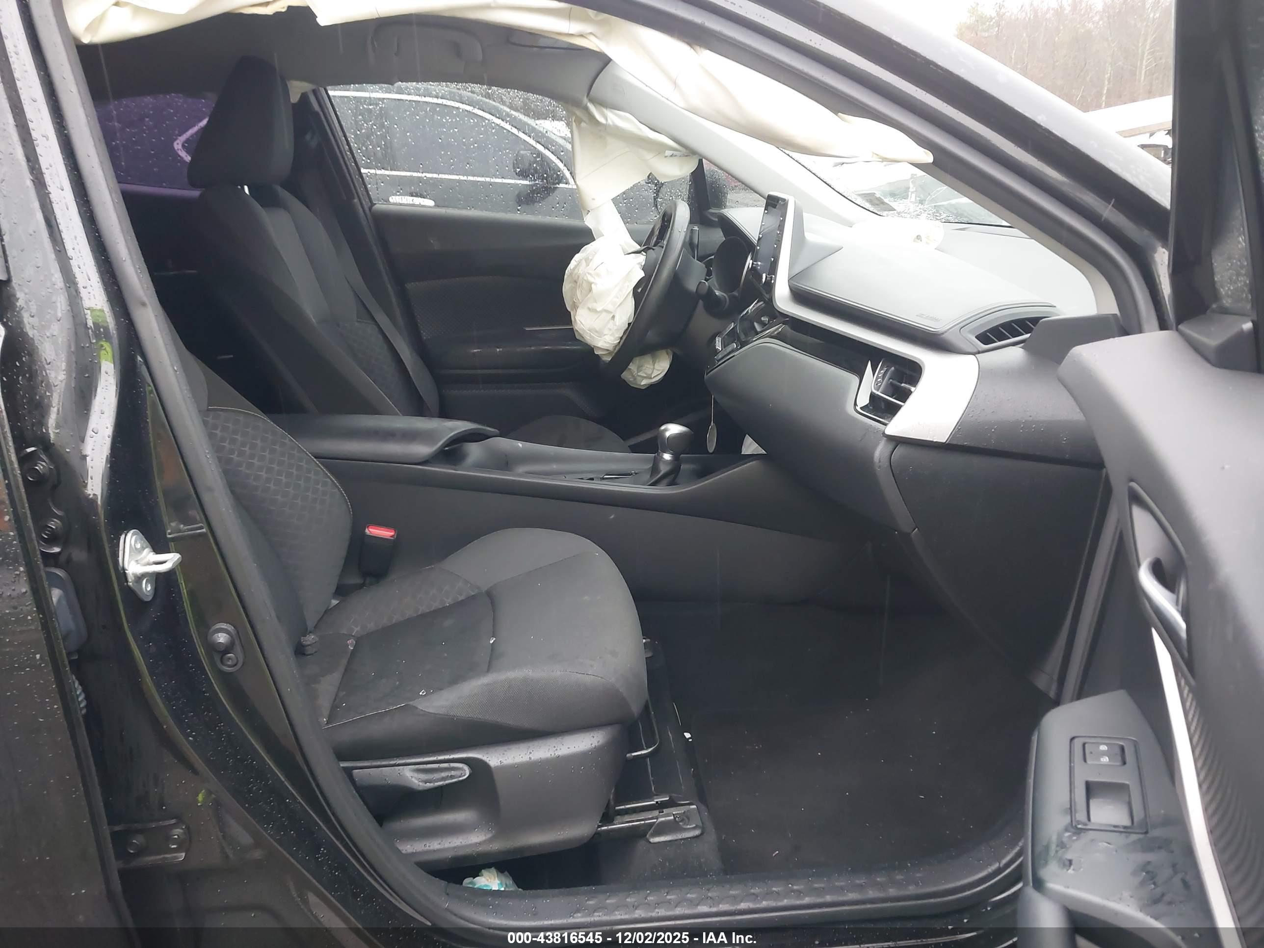 TOYOTA C-HR image 5