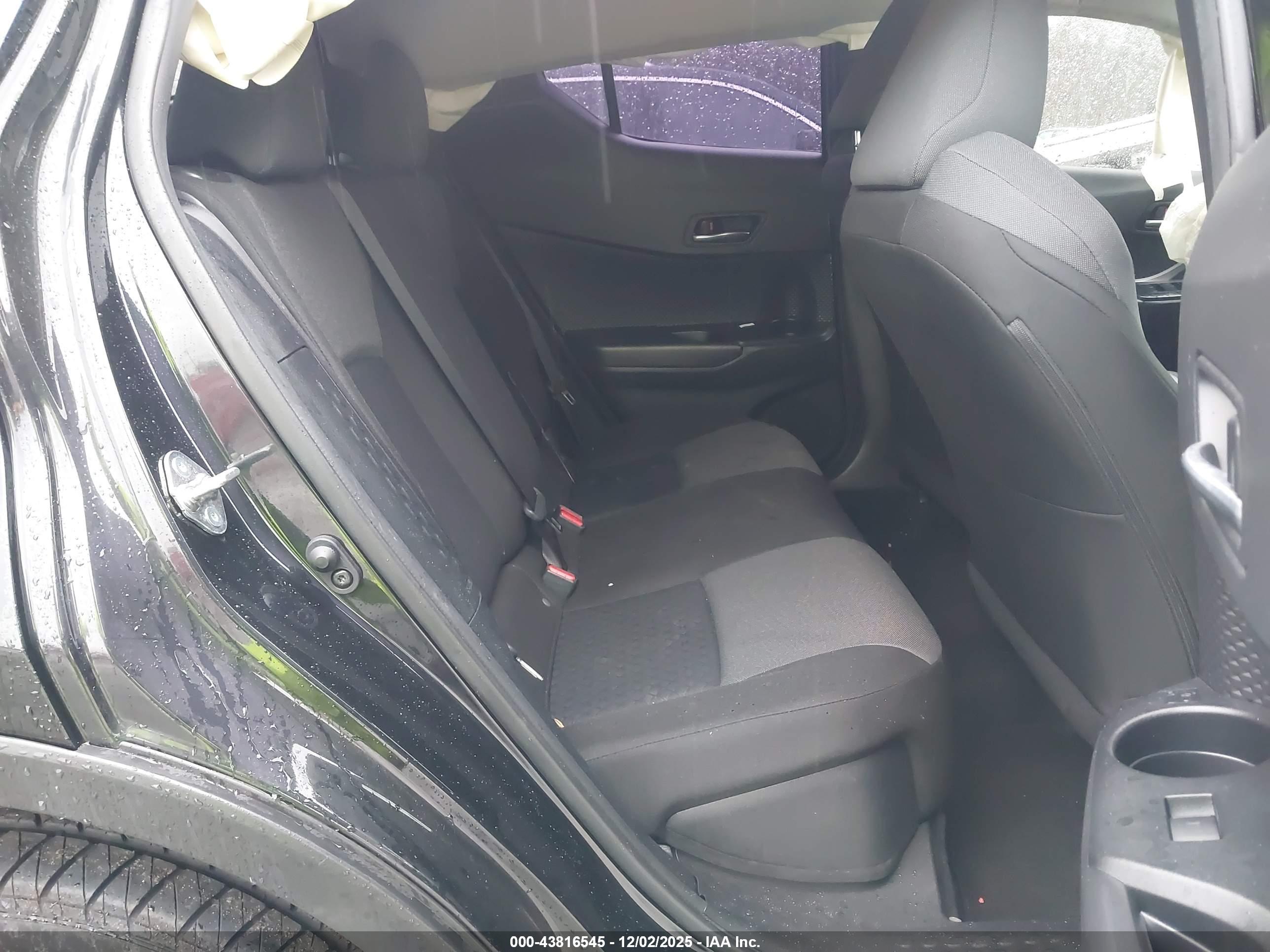 TOYOTA C-HR image 8