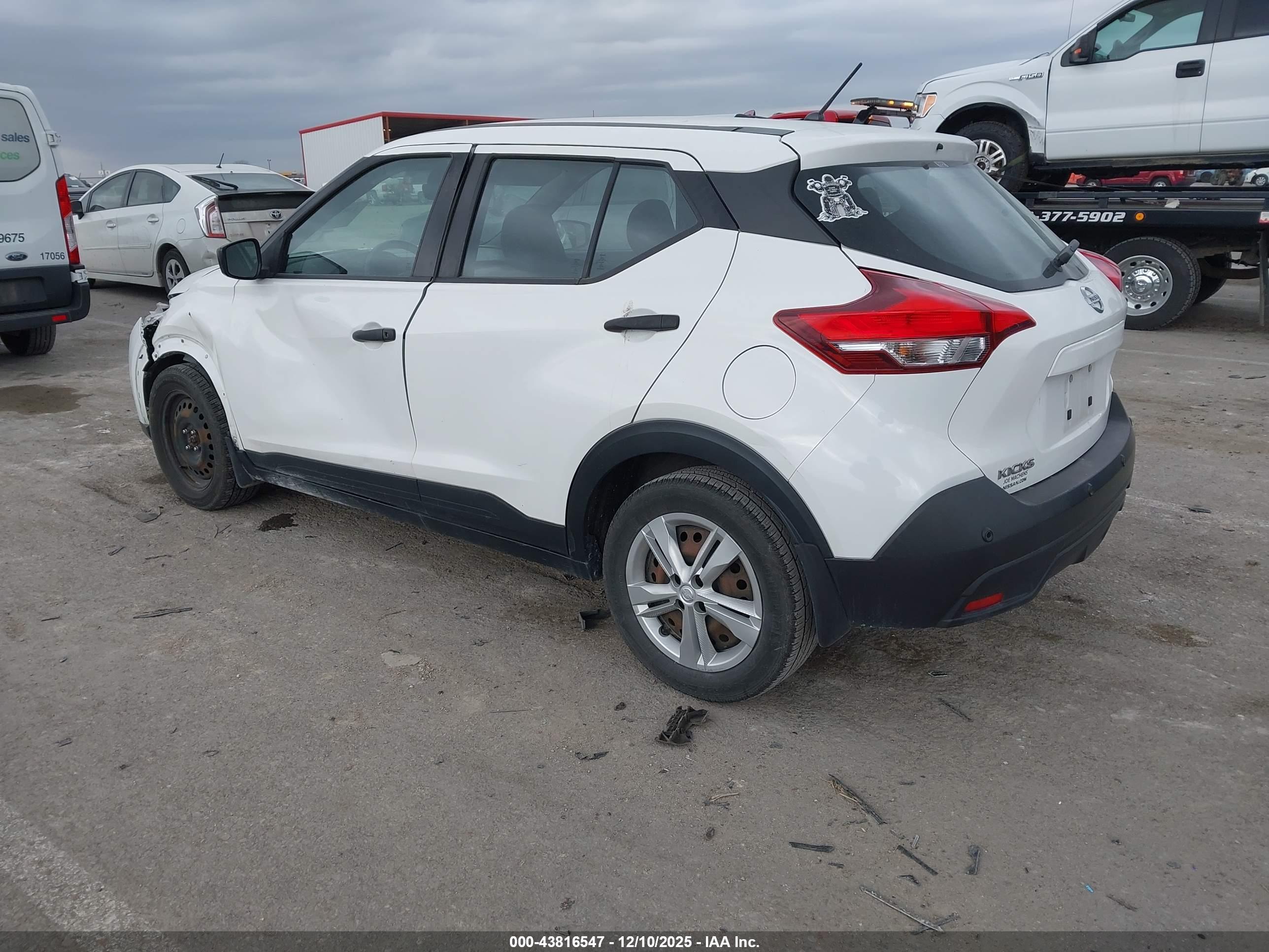 NISSAN KICKS image 3