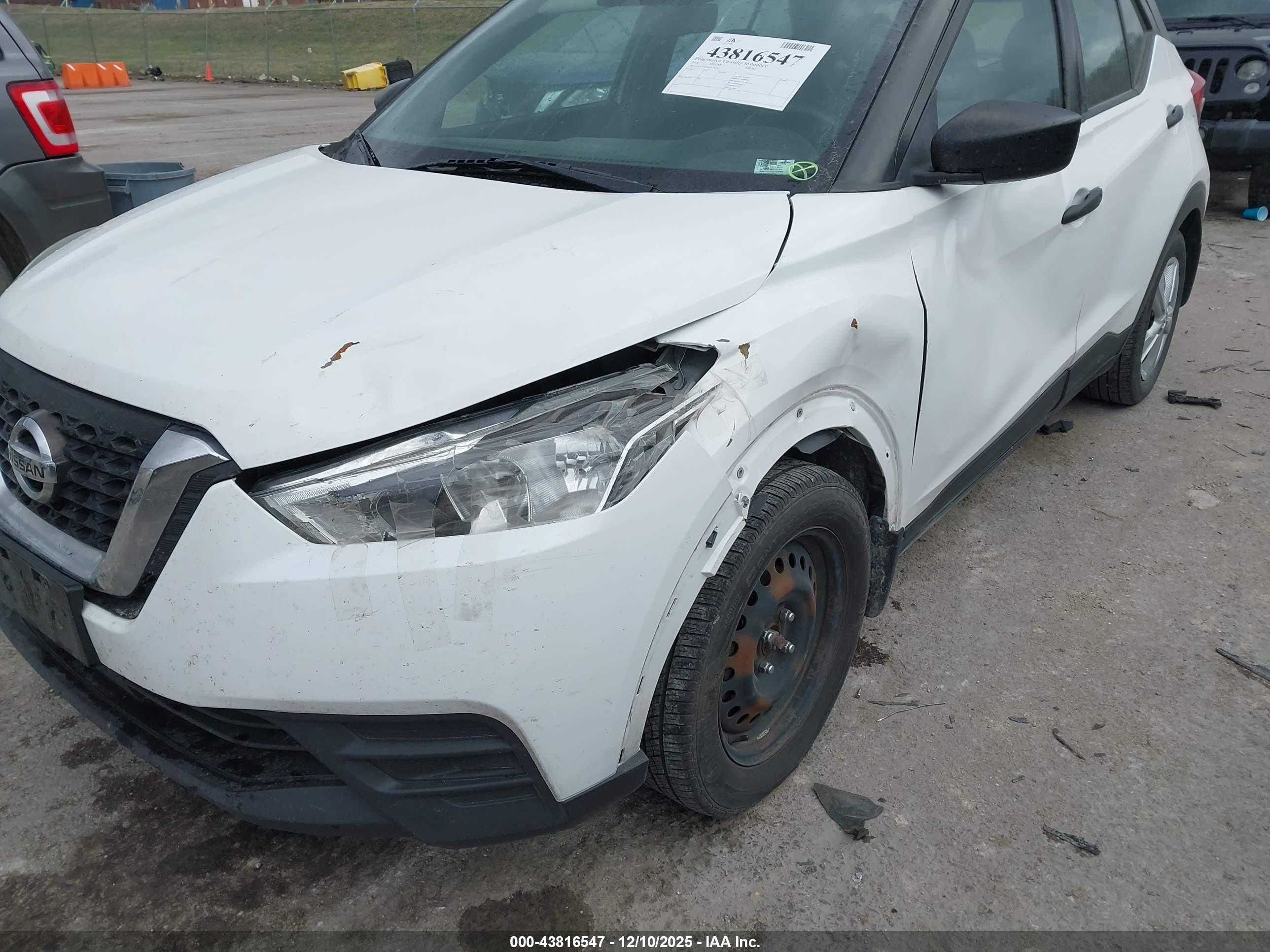 NISSAN KICKS image 6