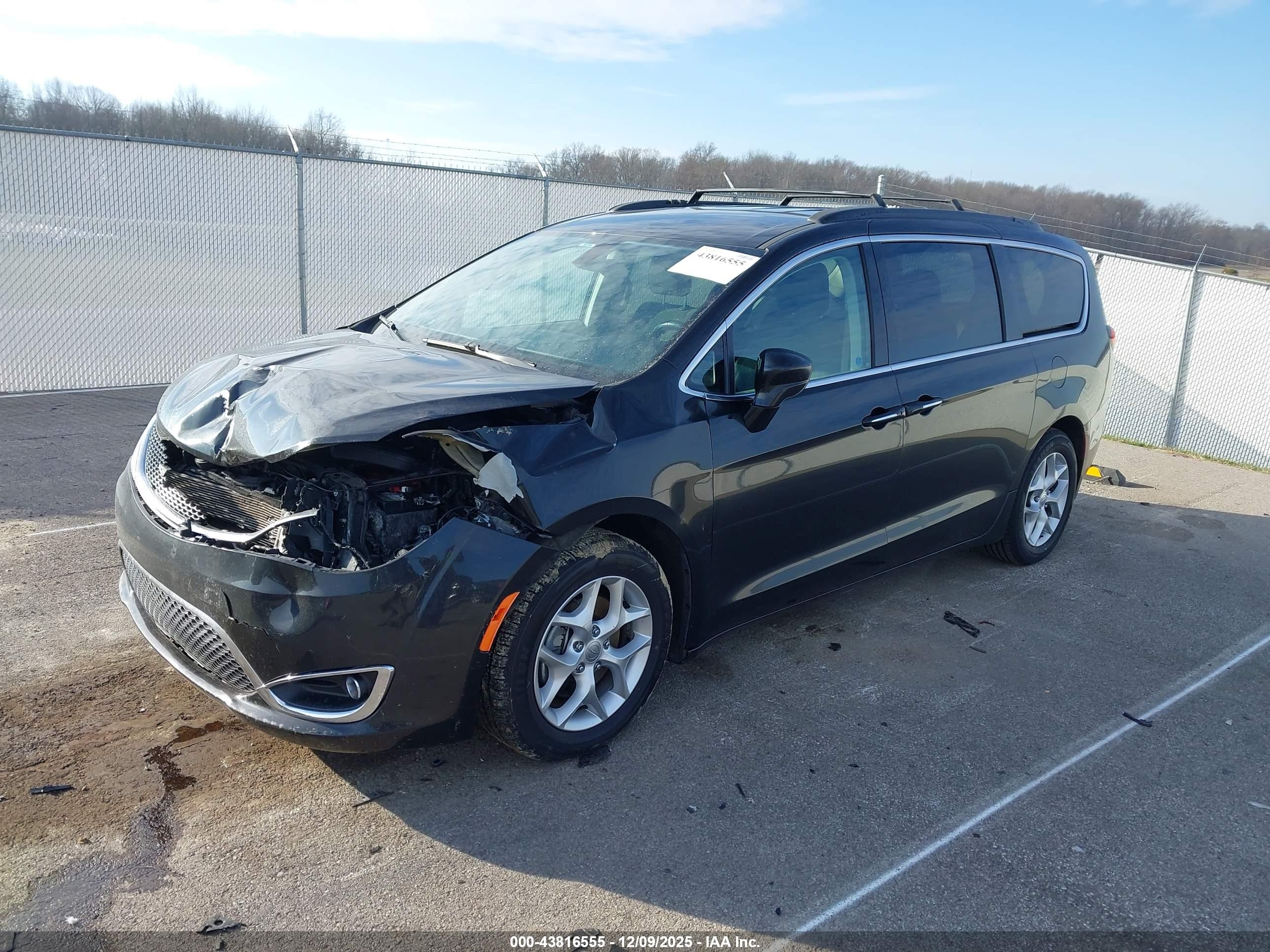 CHRYSLER PACIFICA image 2
