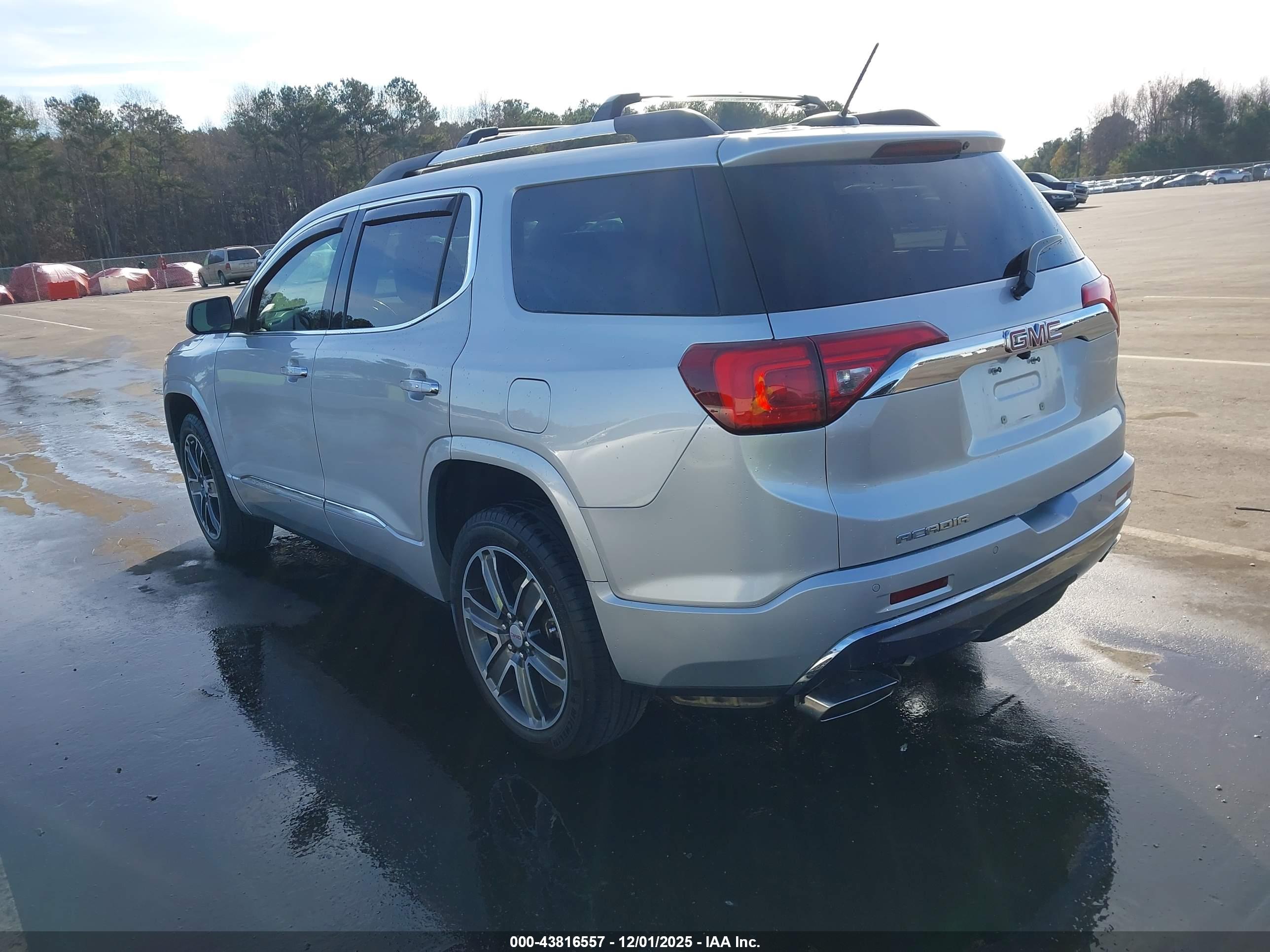GMC ACADIA image 3