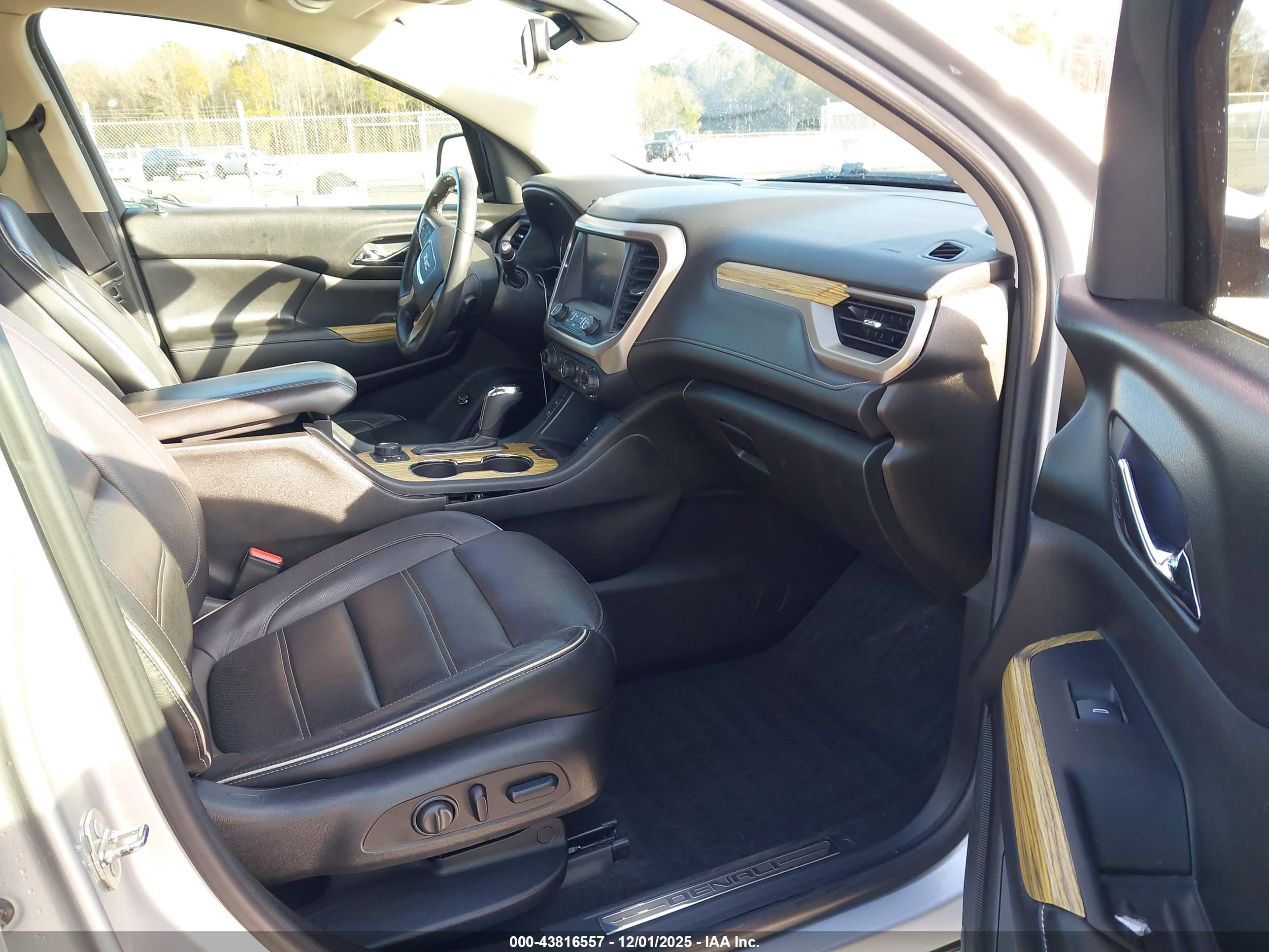 GMC ACADIA image 5