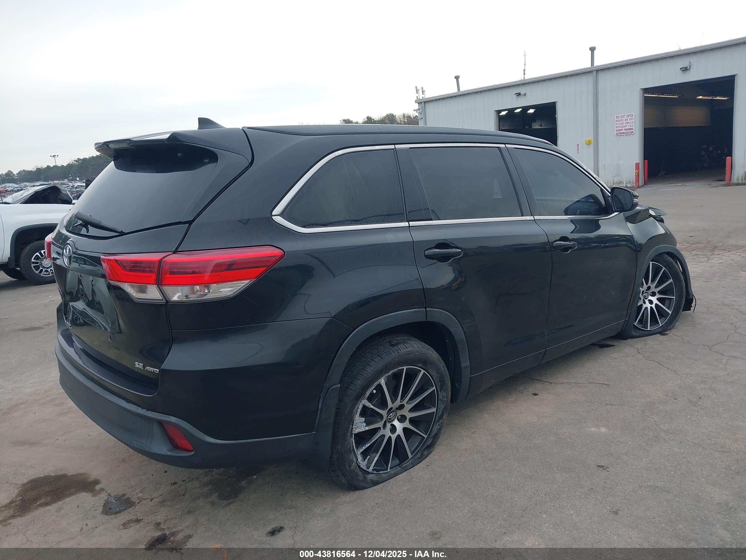 TOYOTA HIGHLANDER image 4