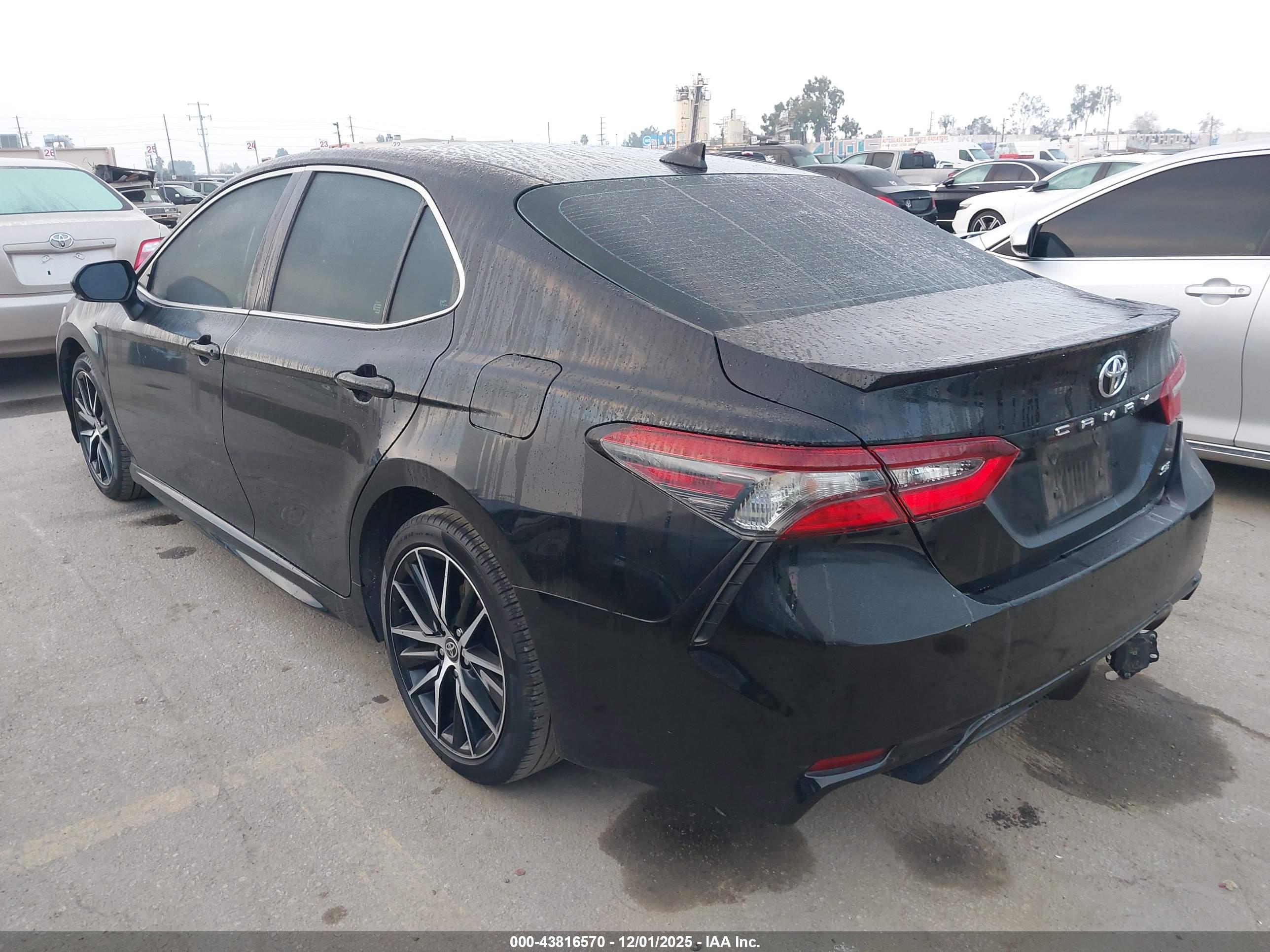 TOYOTA CAMRY image 3