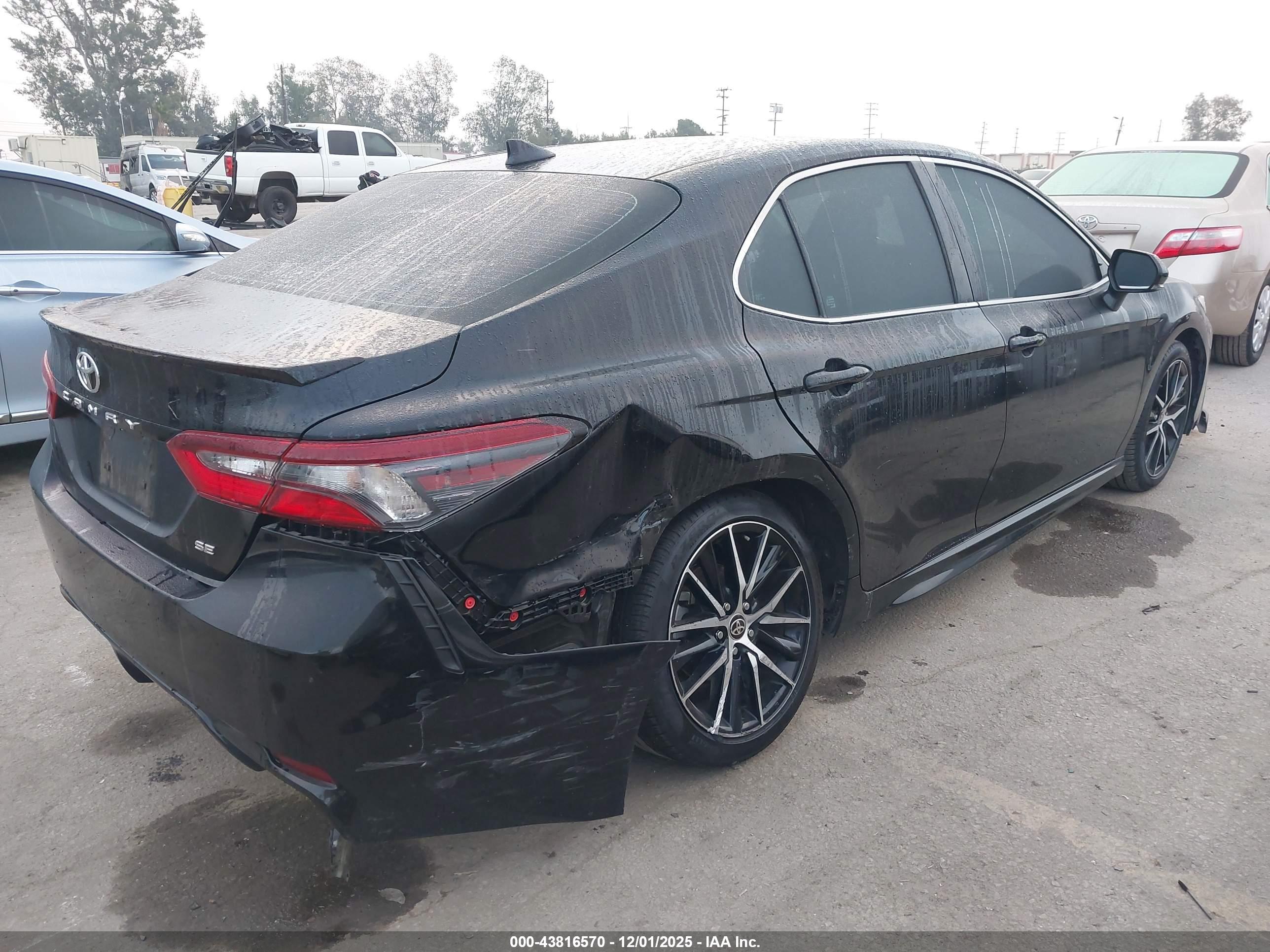 TOYOTA CAMRY image 4