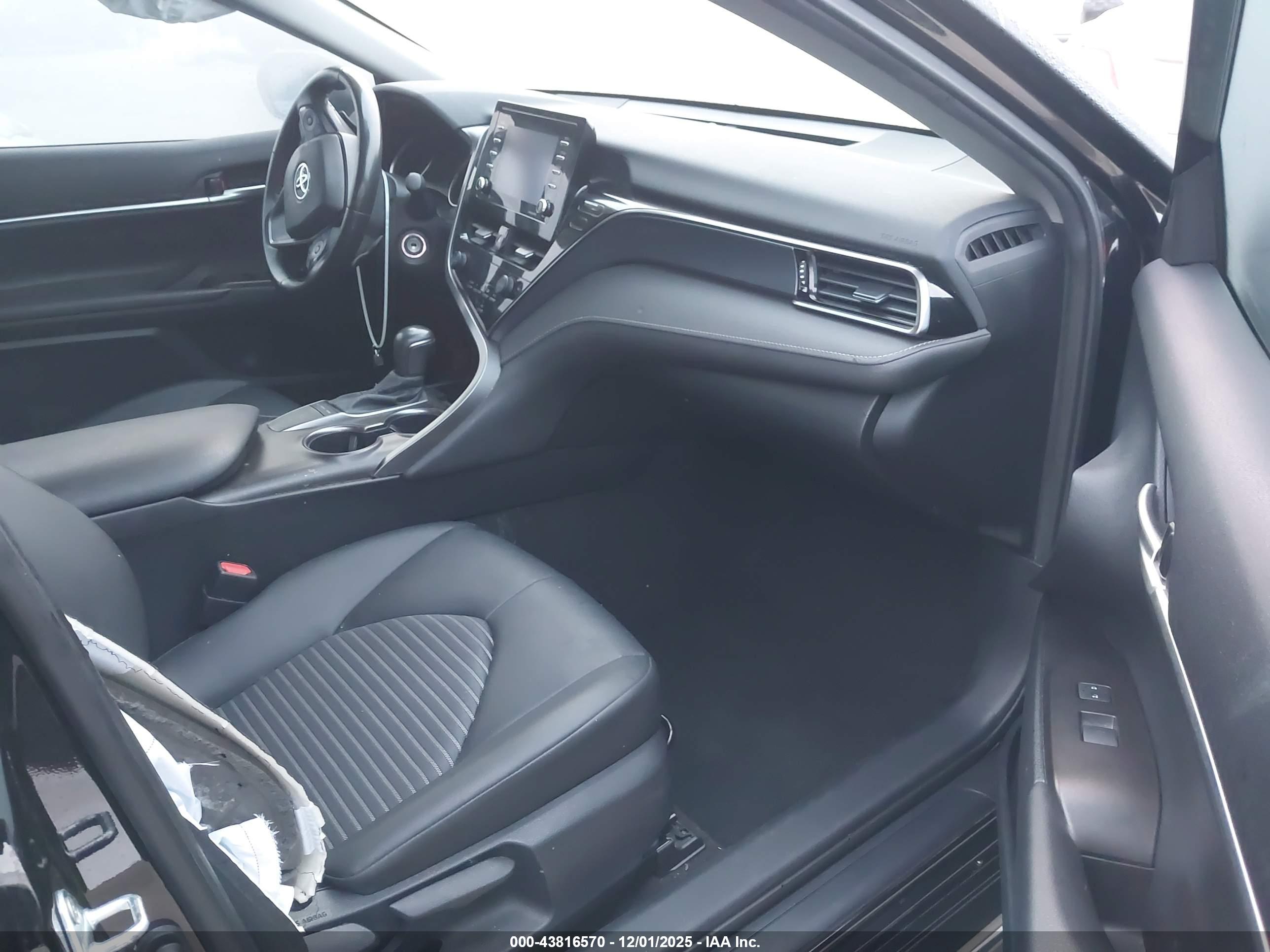 TOYOTA CAMRY image 5