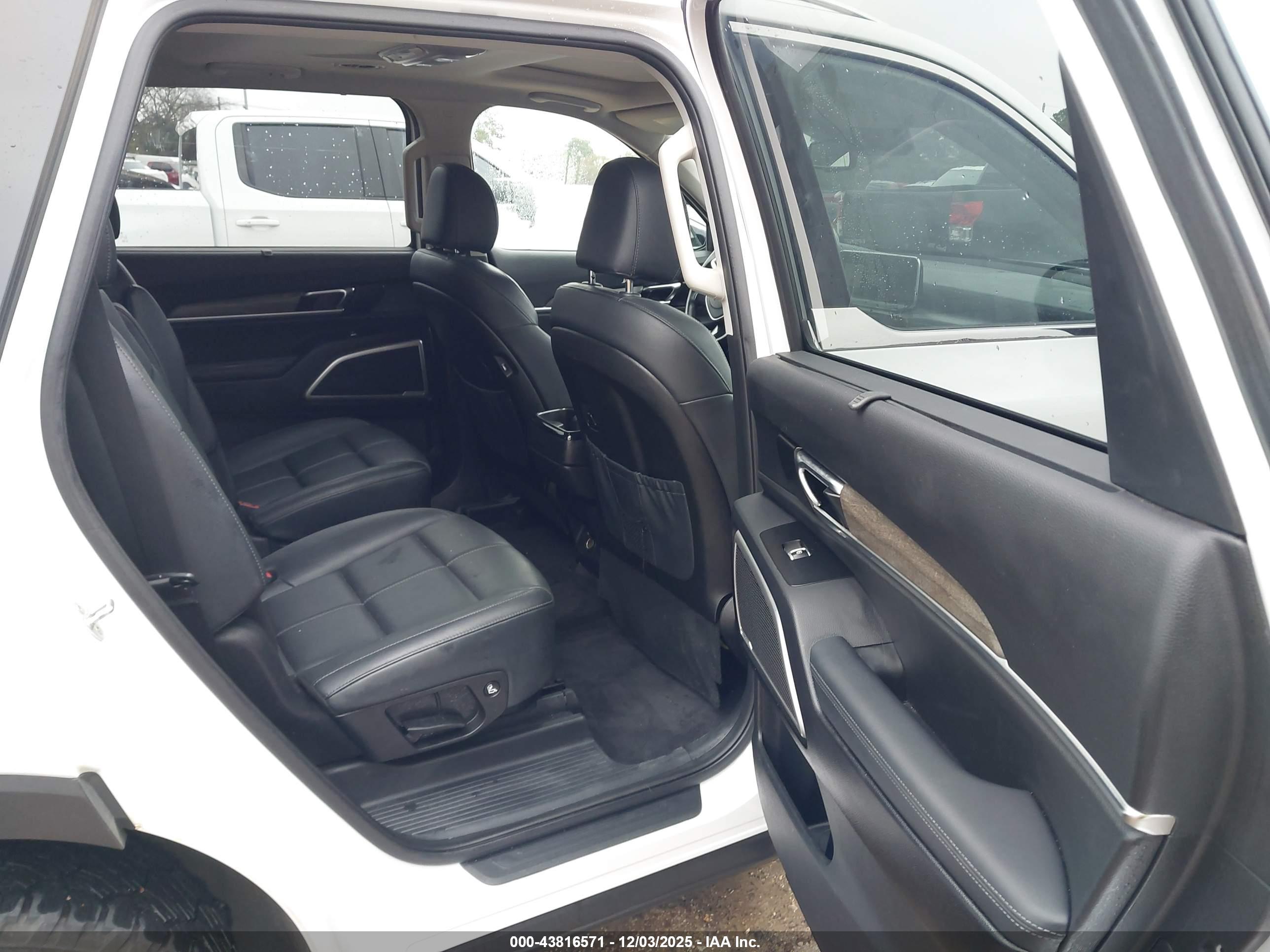 KIA TELLURIDE image 8
