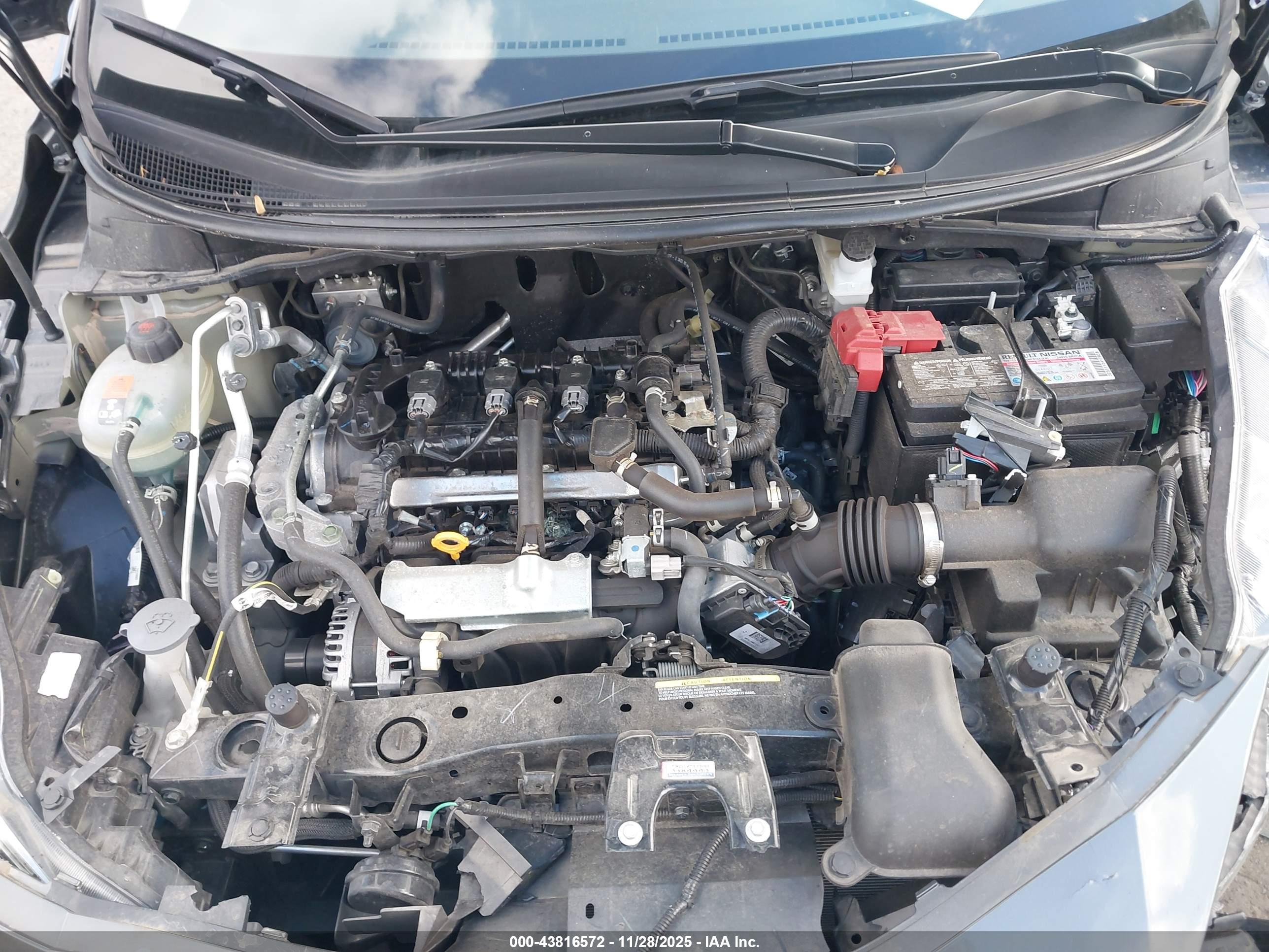 NISSAN VERSA image 10