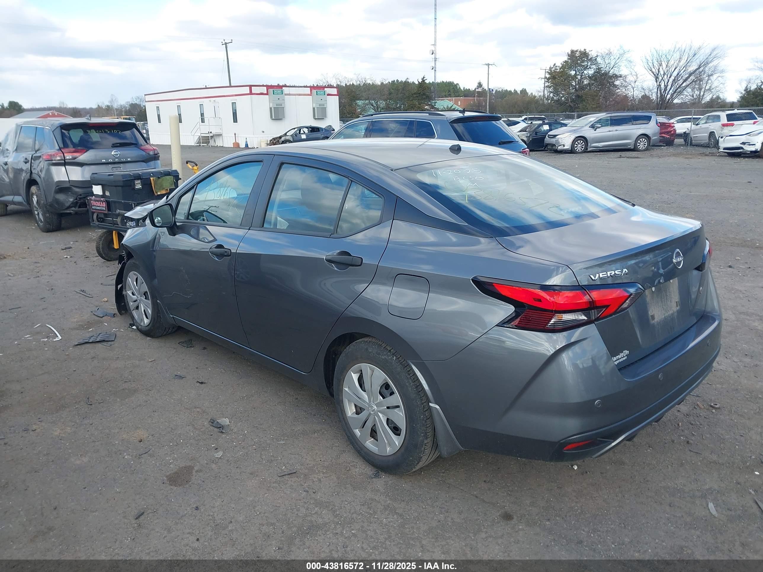 NISSAN VERSA image 3