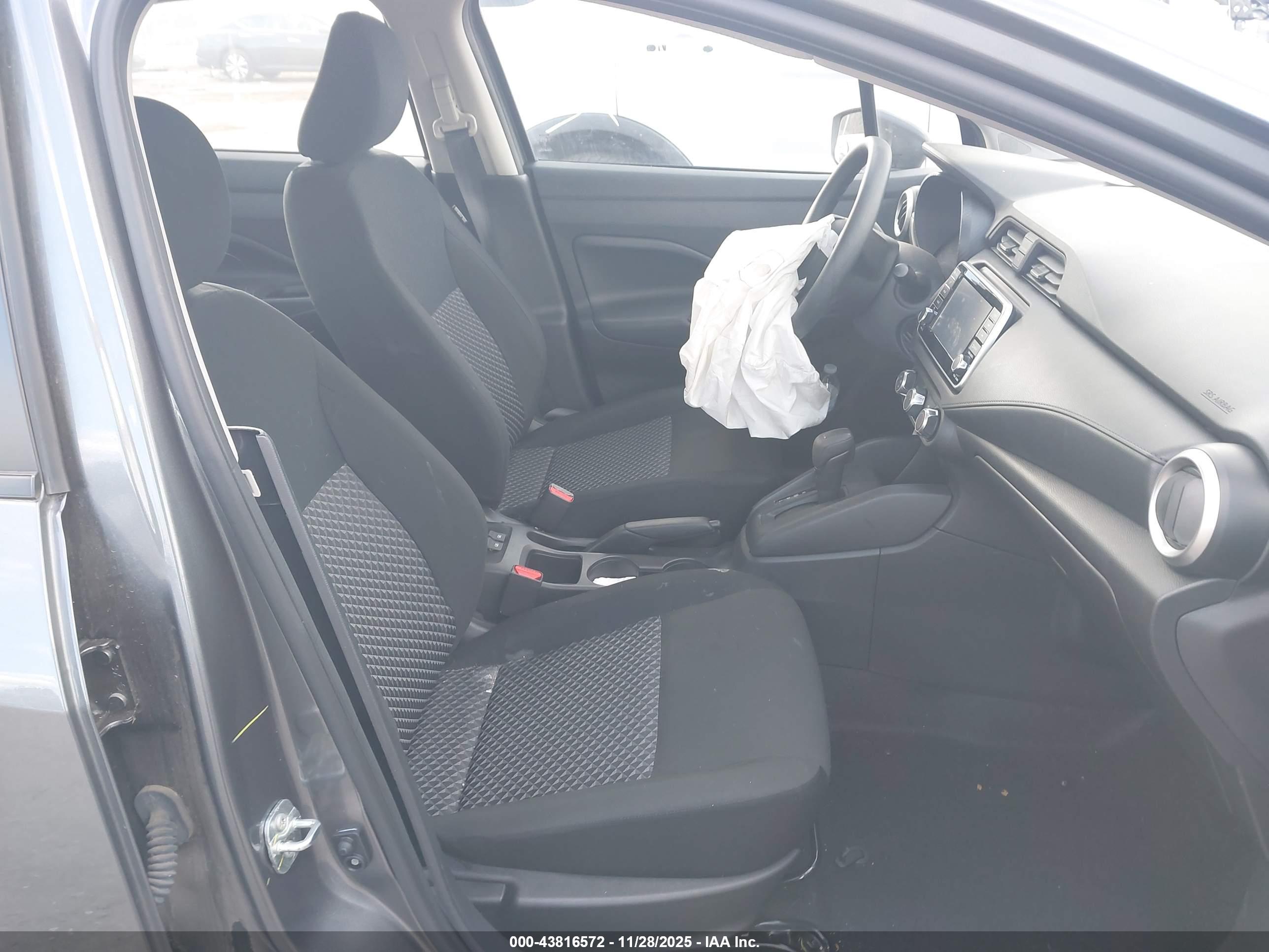 NISSAN VERSA image 5