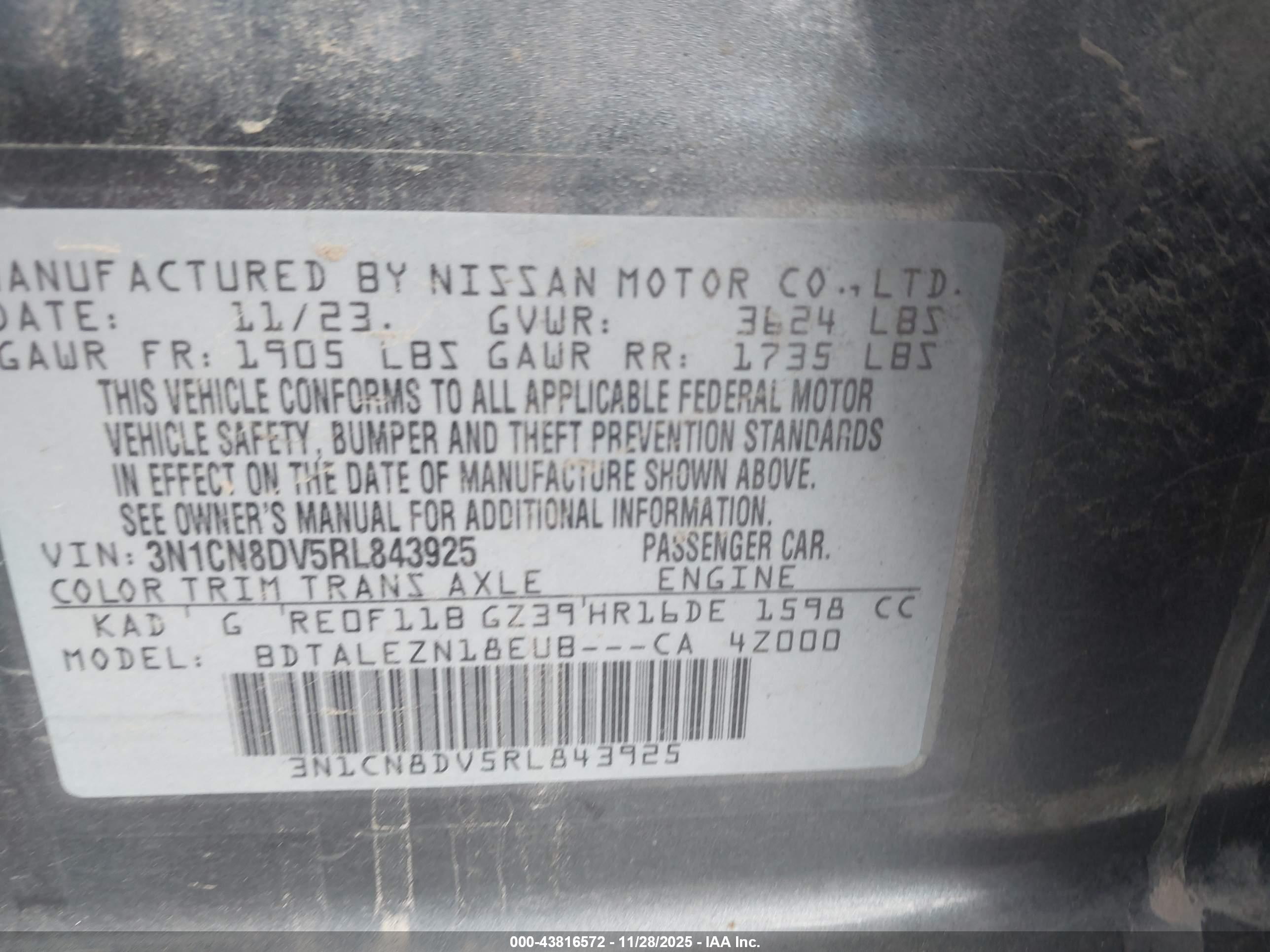 NISSAN VERSA image 9