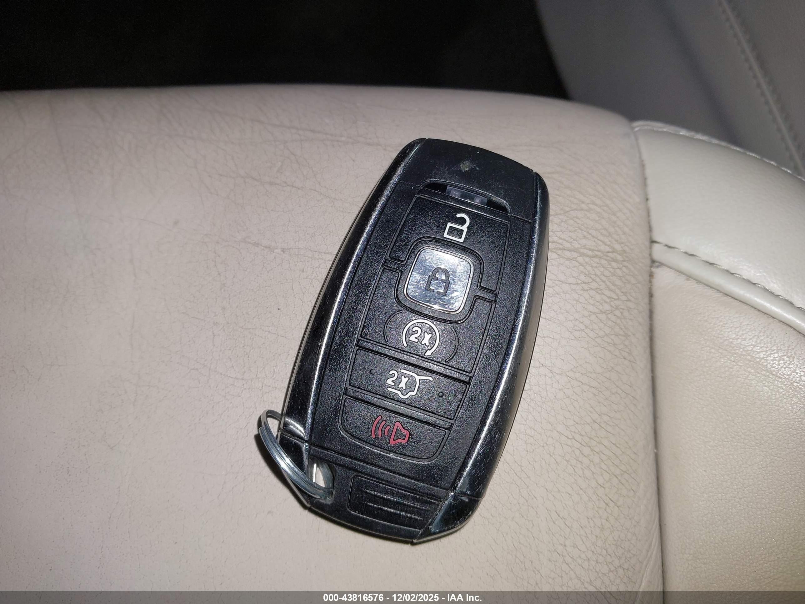 LINCOLN MKC image 11
