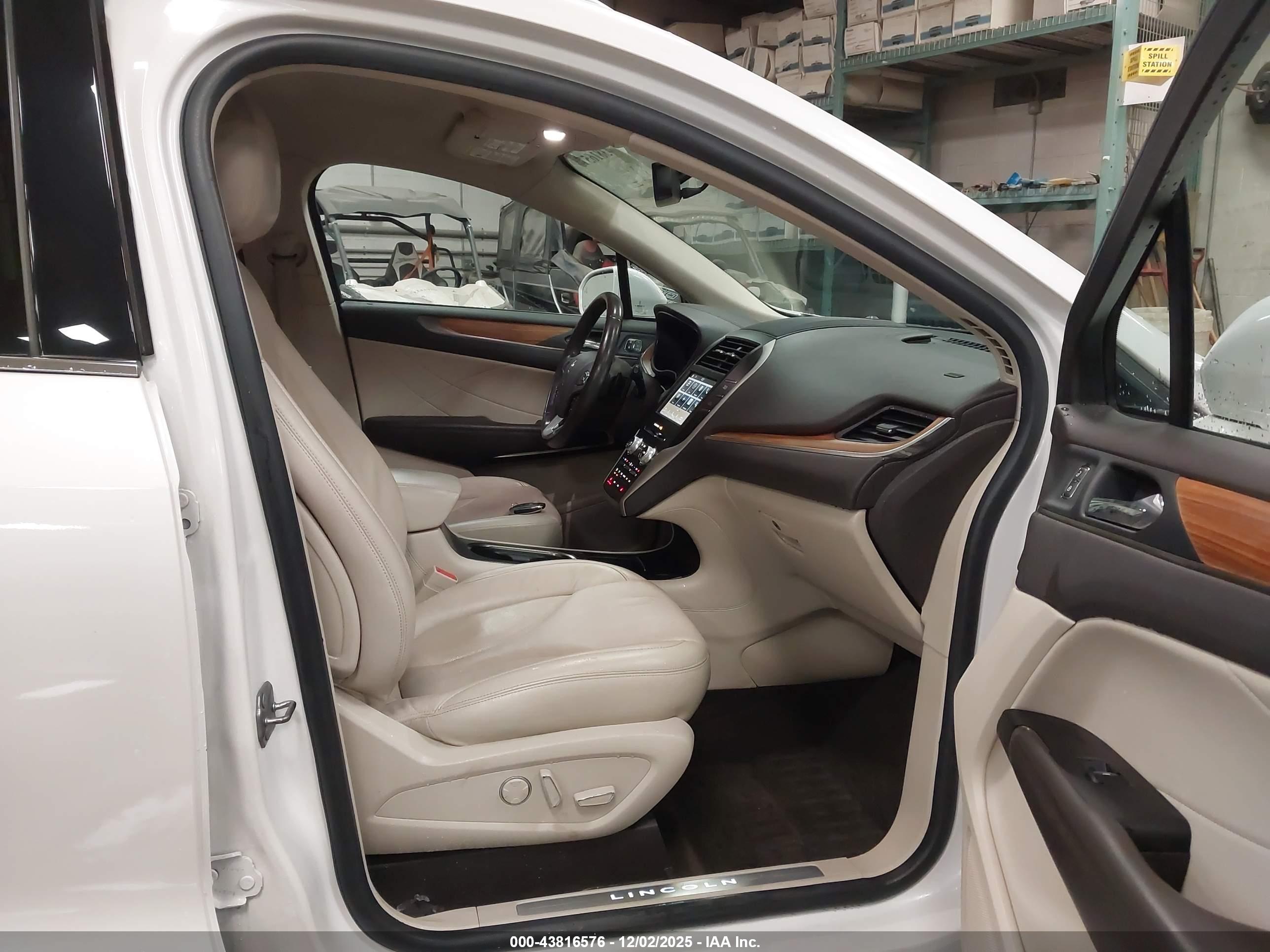 LINCOLN MKC image 5