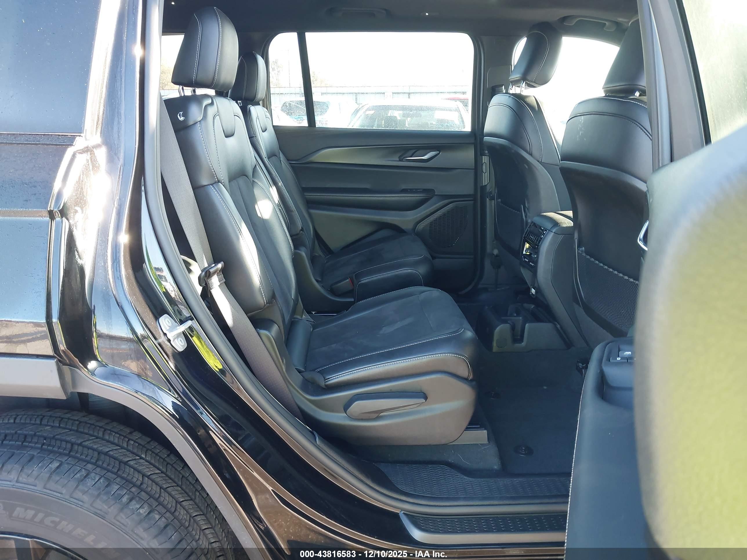 JEEP GRAND image 8